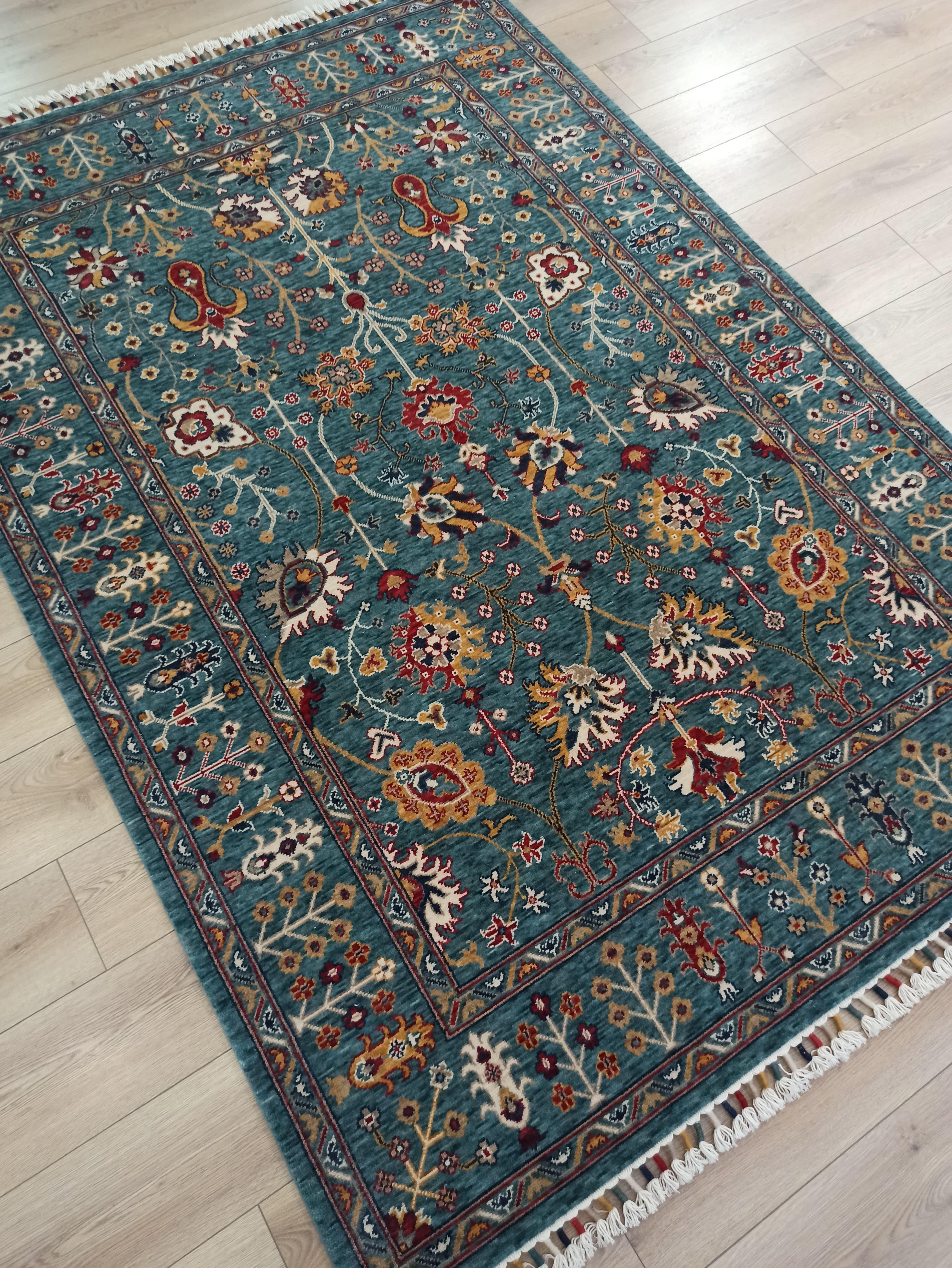 Çam Halı Sultani 805 Yeşil Yün ve Bambu ile Özel Tezgahlarda Üretilen Otantik Desenli El Emeği Modern Uşak Halısı