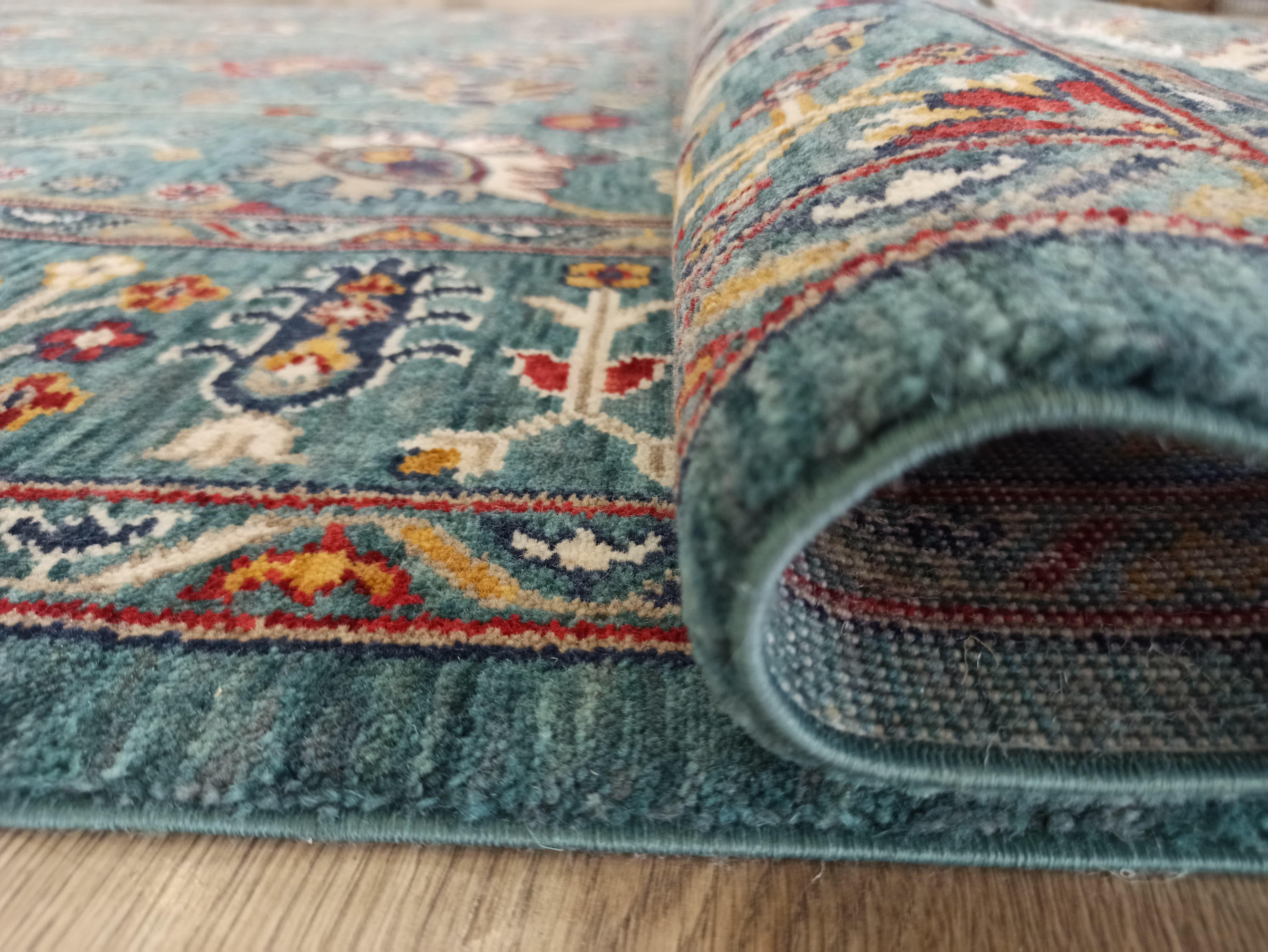 Çam Halı Sultani 805 Yeşil Yün ve Bambu ile Özel Tezgahlarda Üretilen Otantik Desenli El Emeği Modern Uşak Halısı