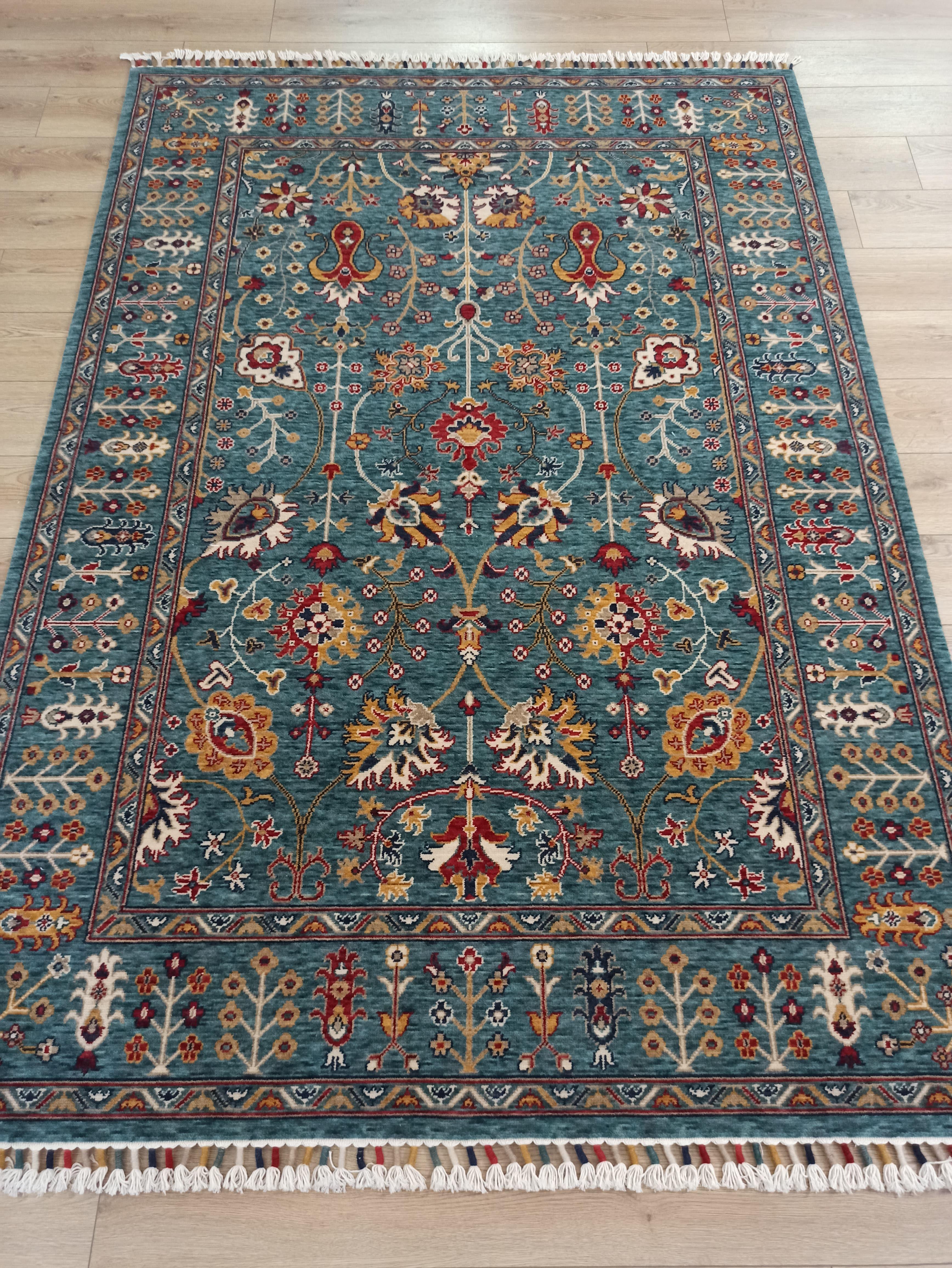 Çam Halı Sultani 805 Yeşil Yün ve Bambu ile Özel Tezgahlarda Üretilen Otantik Desenli El Emeği Modern Uşak Halısı