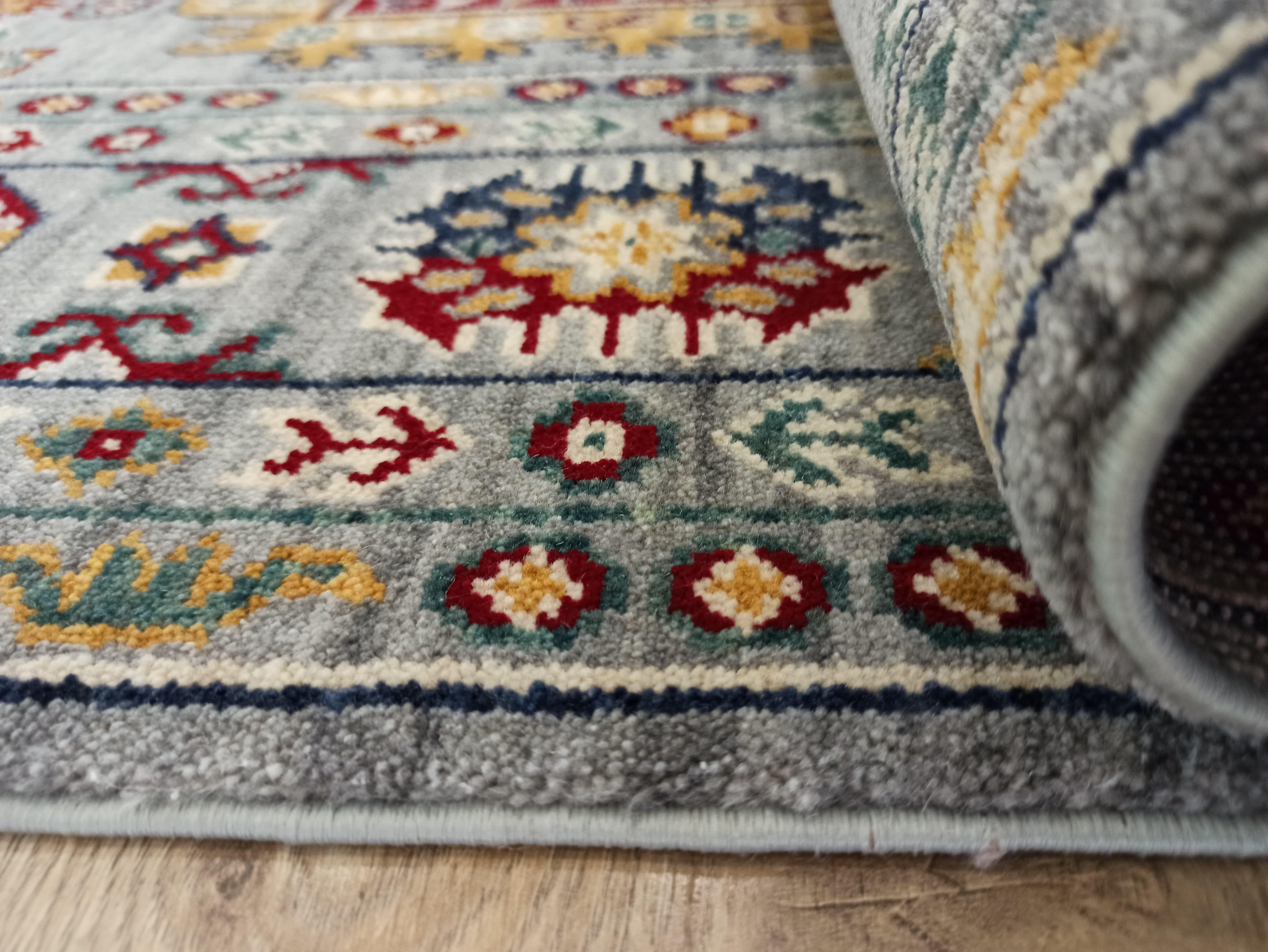 Çam Halı Sultani 807 Gri Yün ve Bambu ile Özel Tezgahlarda Üretilen Otantik Desenli El Emeği Modern Uşak Halısı