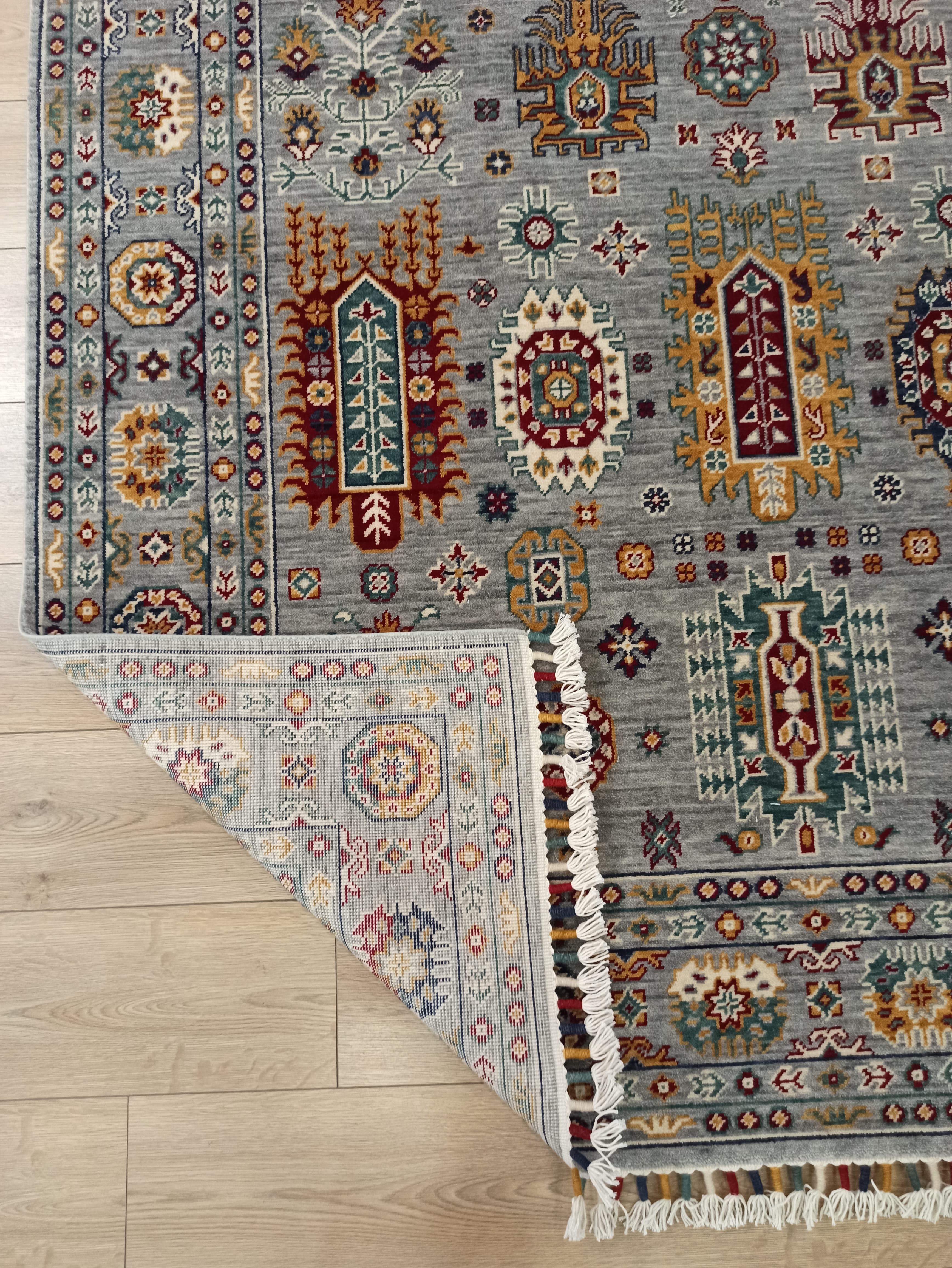 Çam Halı Sultani 807 Gri Yün ve Bambu ile Özel Tezgahlarda Üretilen Otantik Desenli El Emeği Modern Uşak Halısı