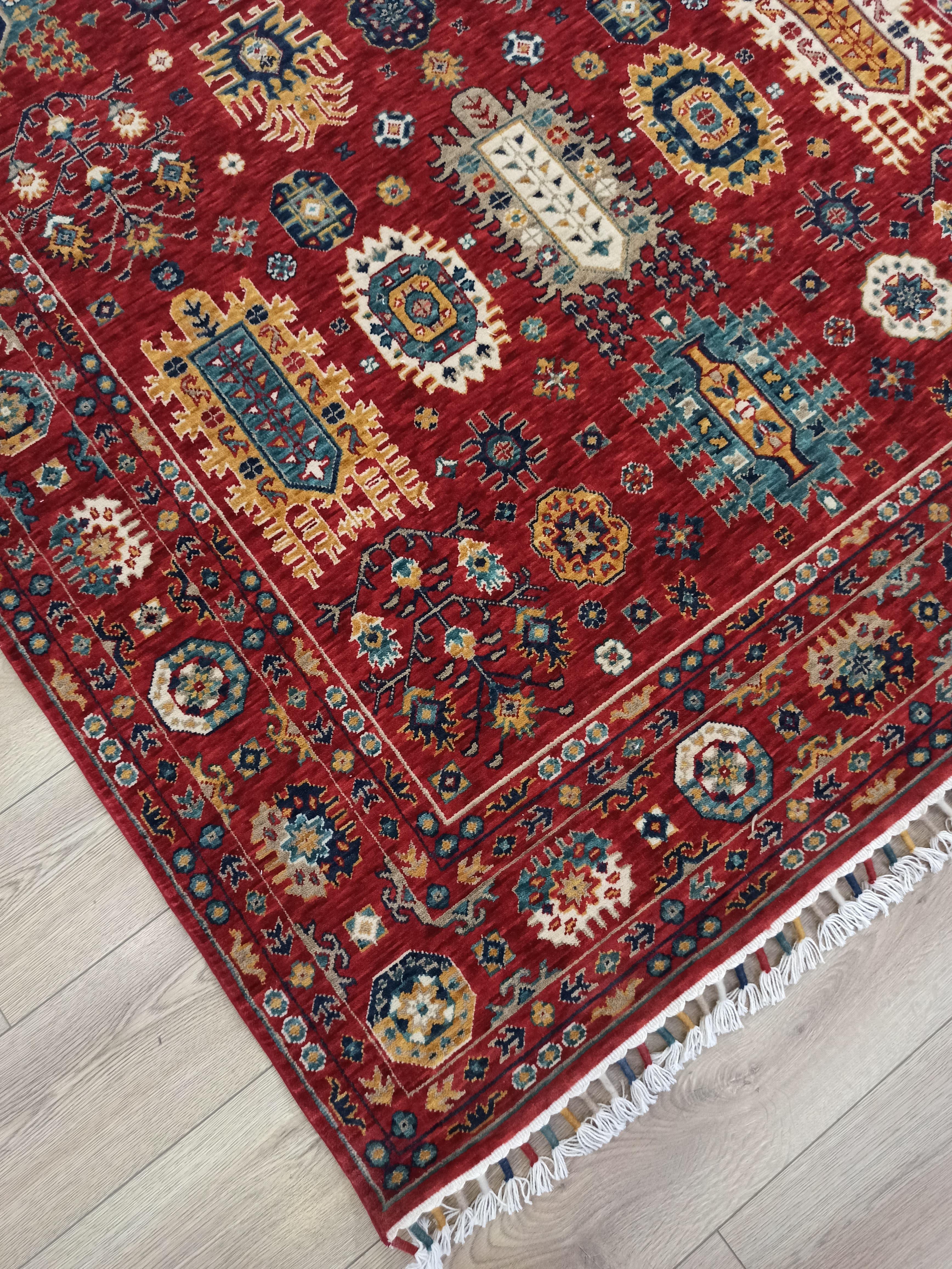 Çam Halı Sultani 807 Kırmızı Yün ve Bambu ile Özel Tezgahlarda Üretilen Otantik Desenli El Emeği Modern Uşak Halısı