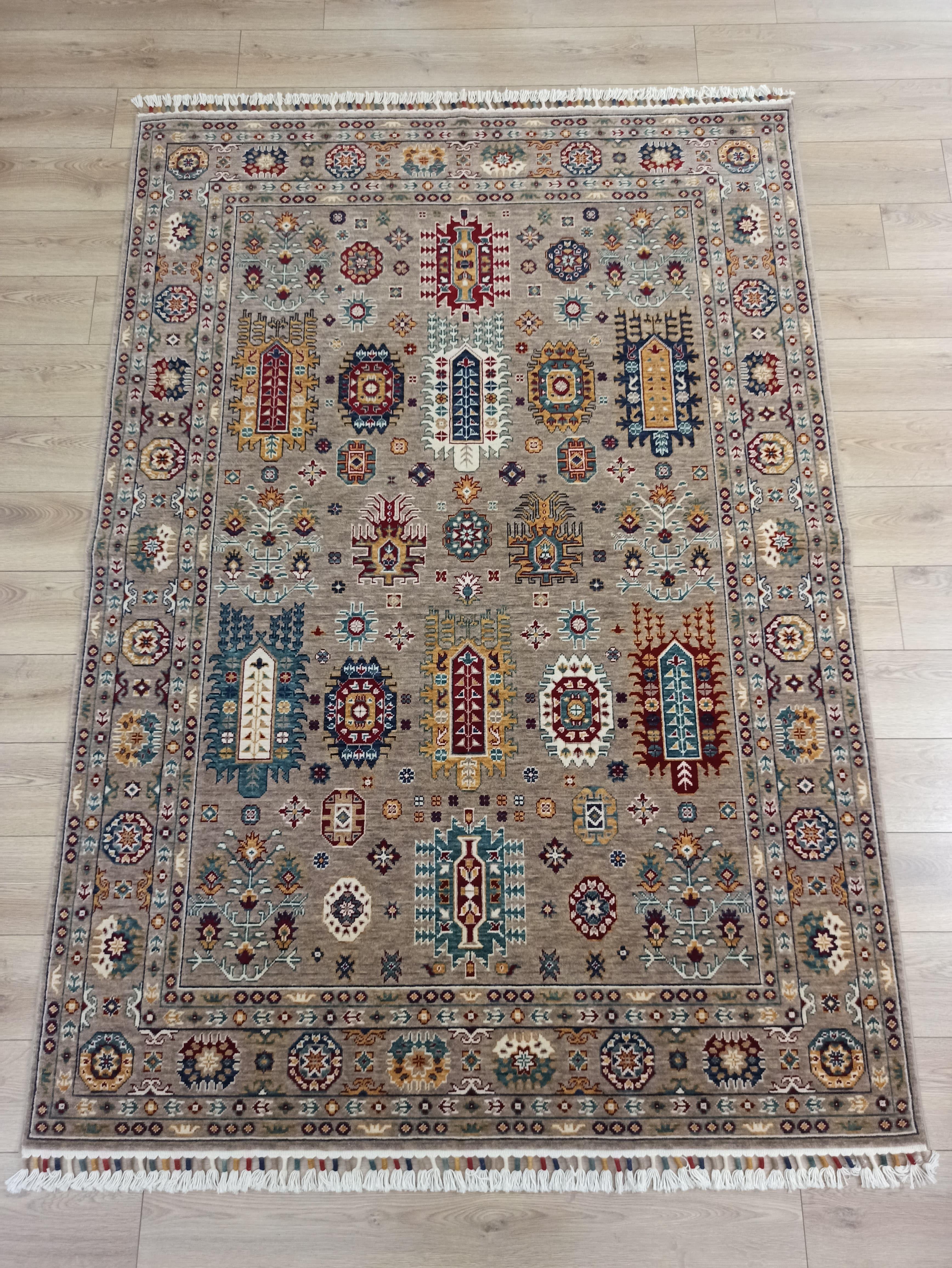 Çam Halı Sultani 807 Vizon Yün ve Bambu ile Özel Tezgahlarda Üretilen Otantik Desenli El Emeği Modern Uşak Halısı