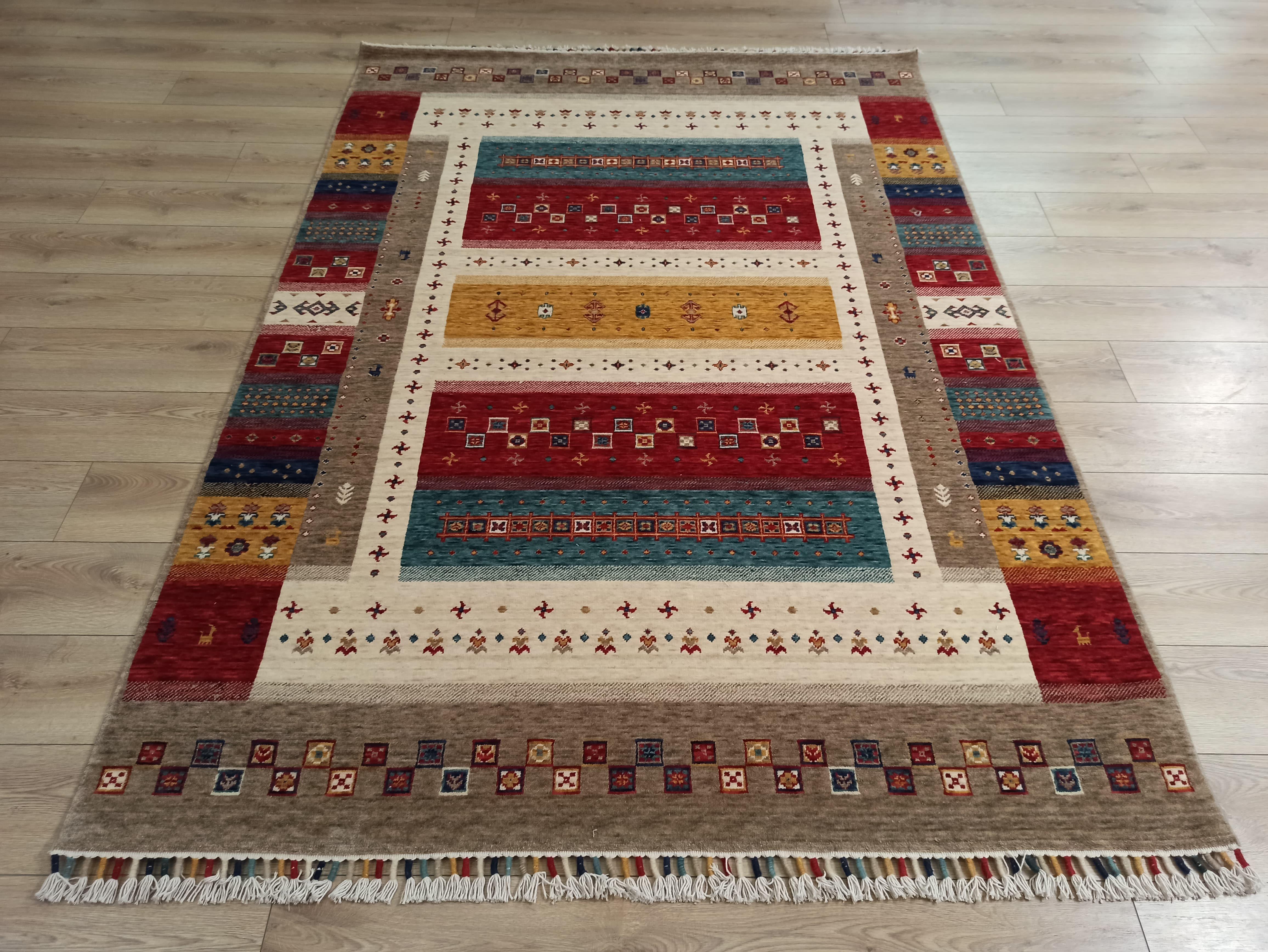 Çam Halı Sultani 810 Vizon Yün ve Bambu ile Özel Tezgahlarda Üretilen Otantik Desenli El Emeği Modern Uşak Halısı