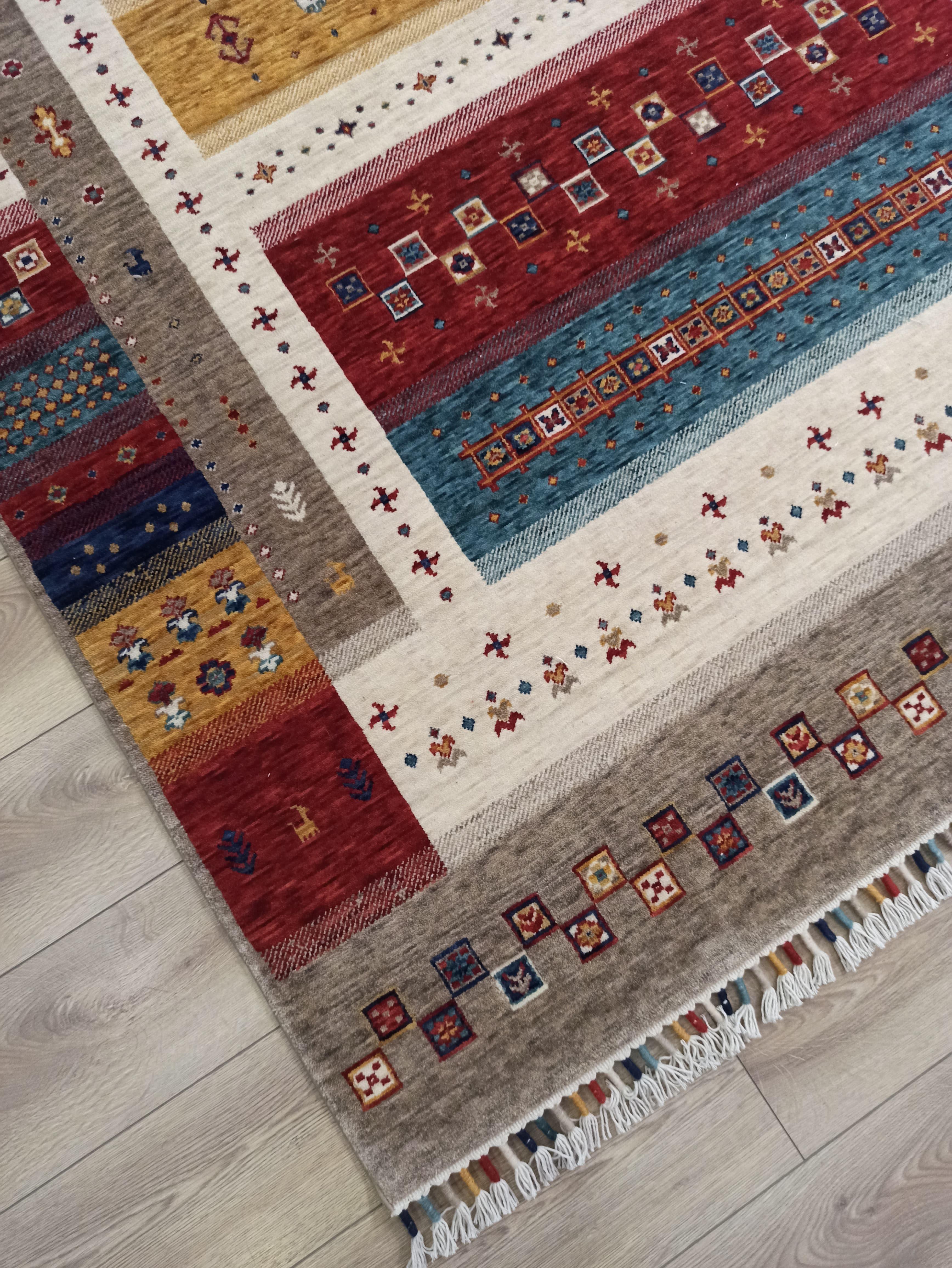 Çam Halı Sultani 810 Vizon Yün ve Bambu ile Özel Tezgahlarda Üretilen Otantik Desenli El Emeği Modern Uşak Halısı