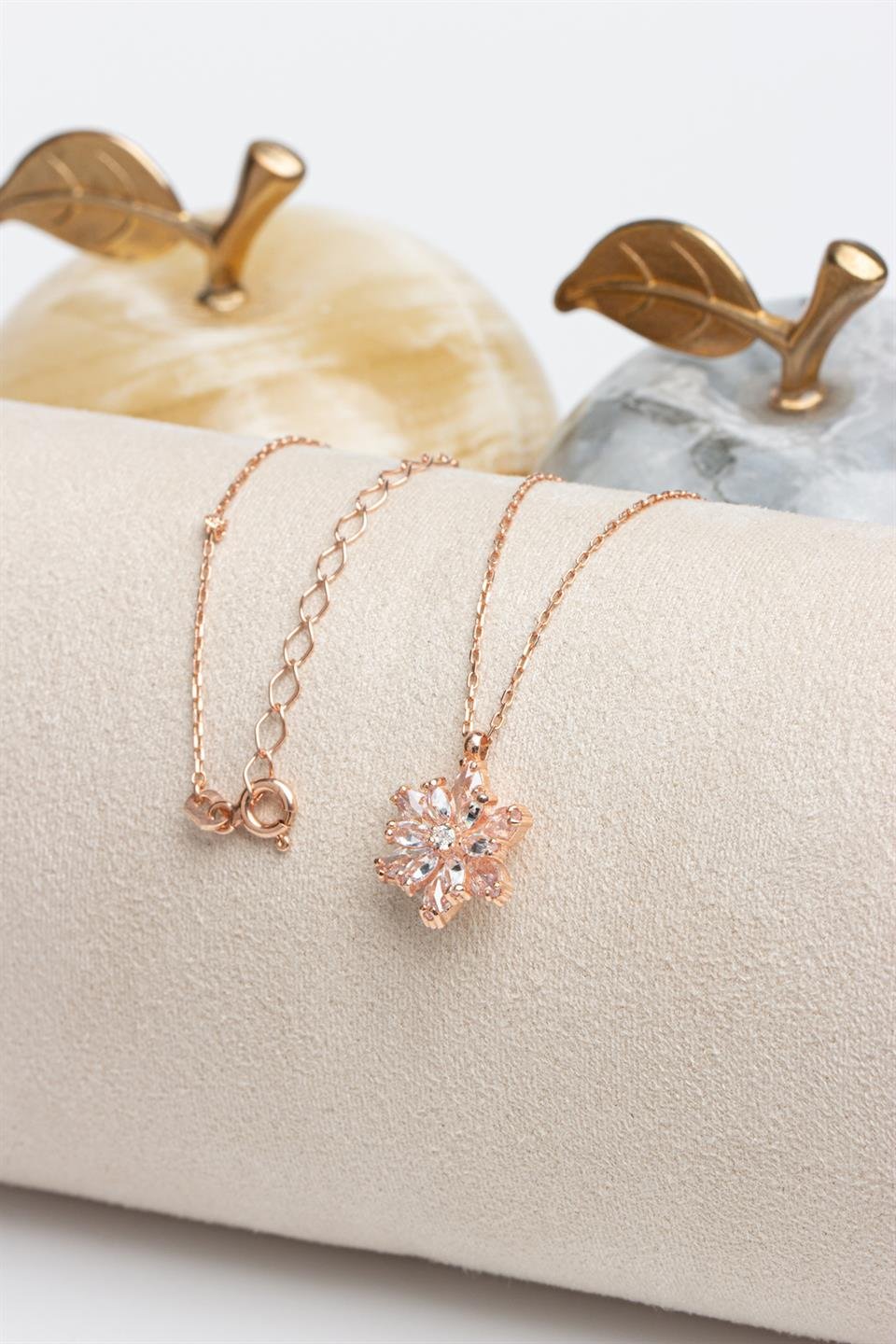Gümüş Pembe Taşlı Lotus Kamelya Çiçeği Kolye