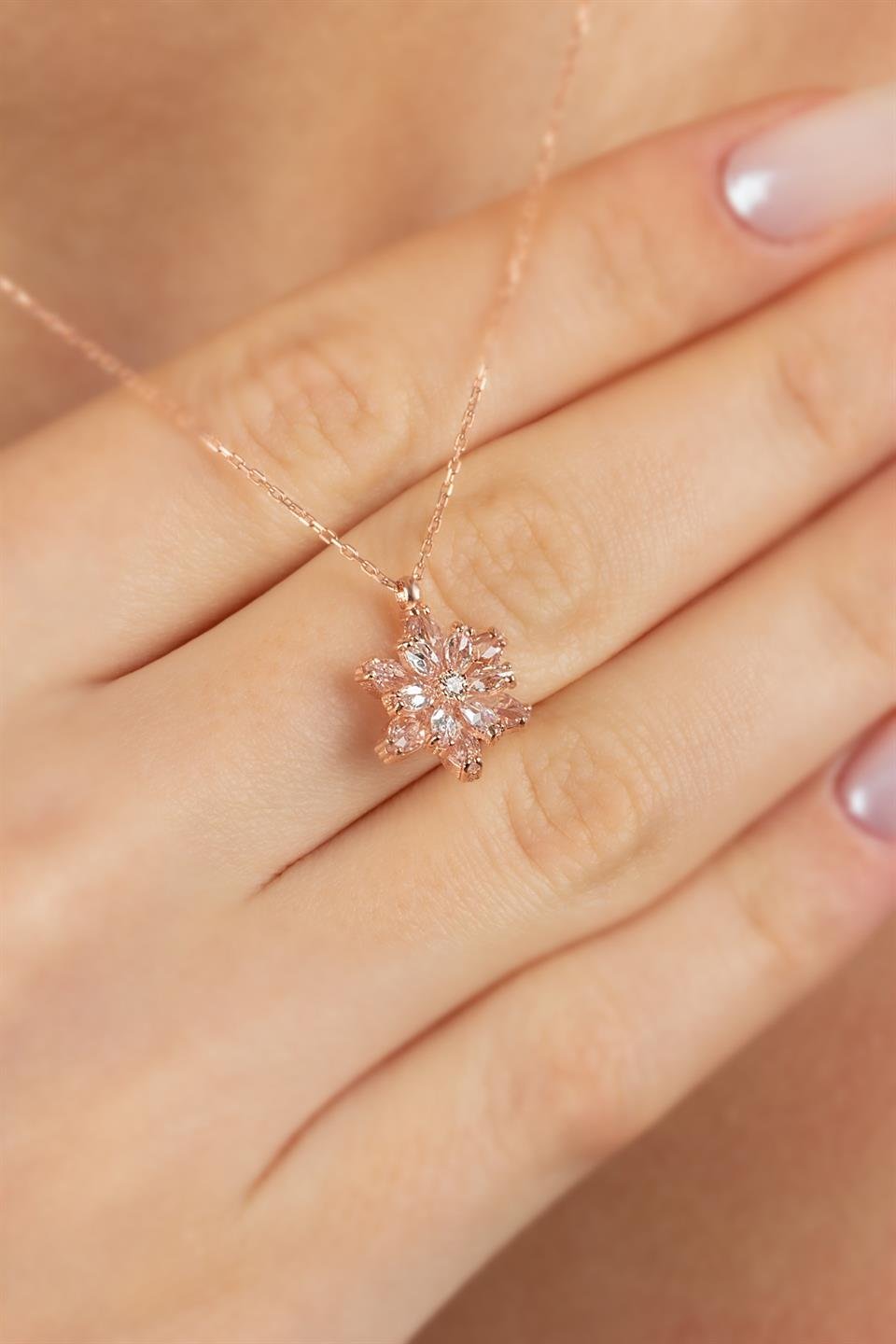 Gümüş Pembe Taşlı Lotus Kamelya Çiçeği Kolye