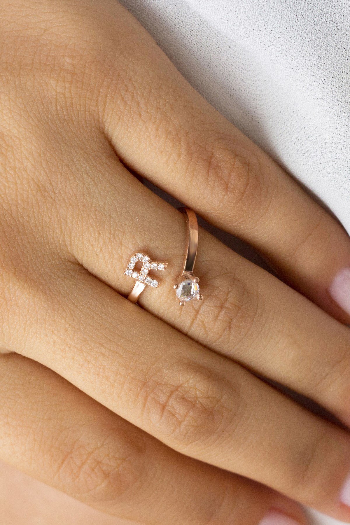Gümüş R Harfi Yüzük Lieza Jewelry yzg210021