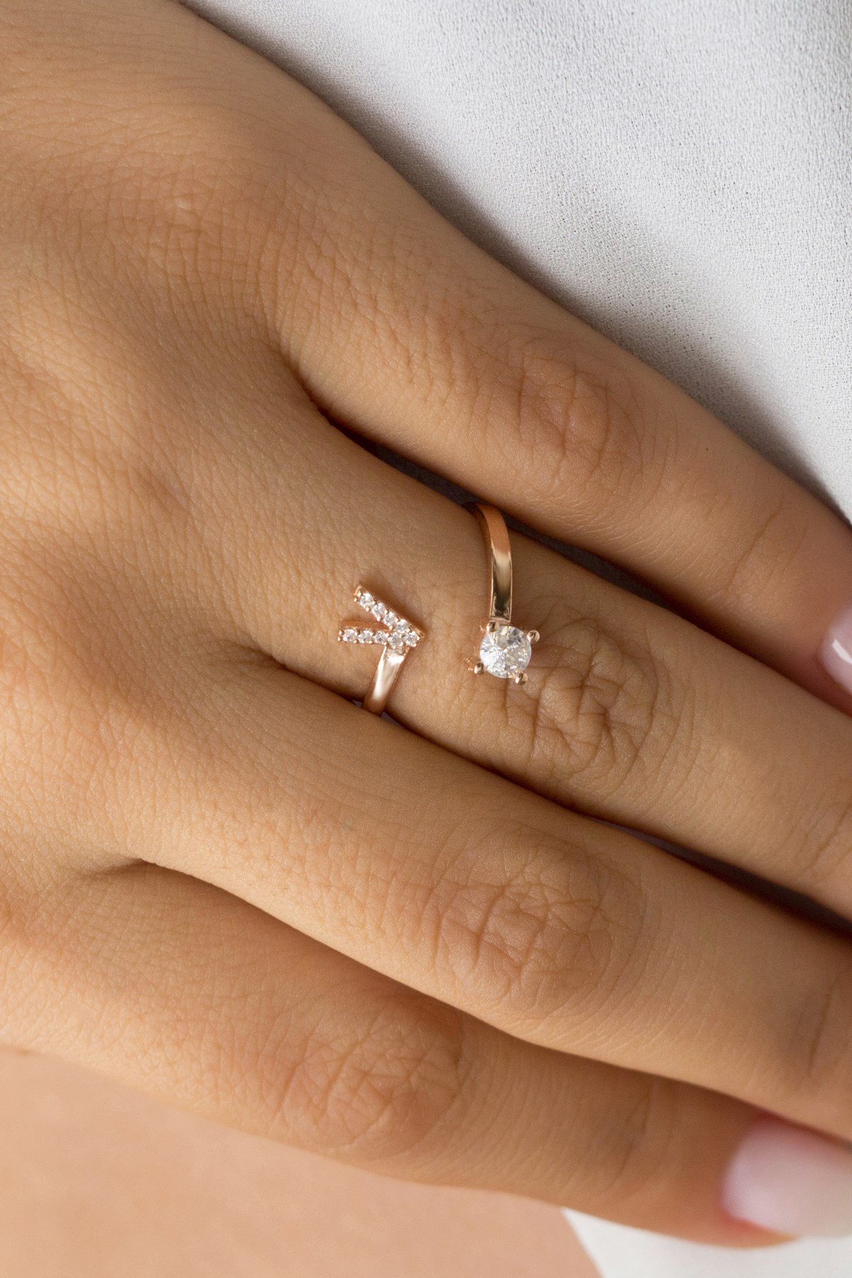 Gümüş V Harfi Yüzük Lieza Jewelry yzg210027