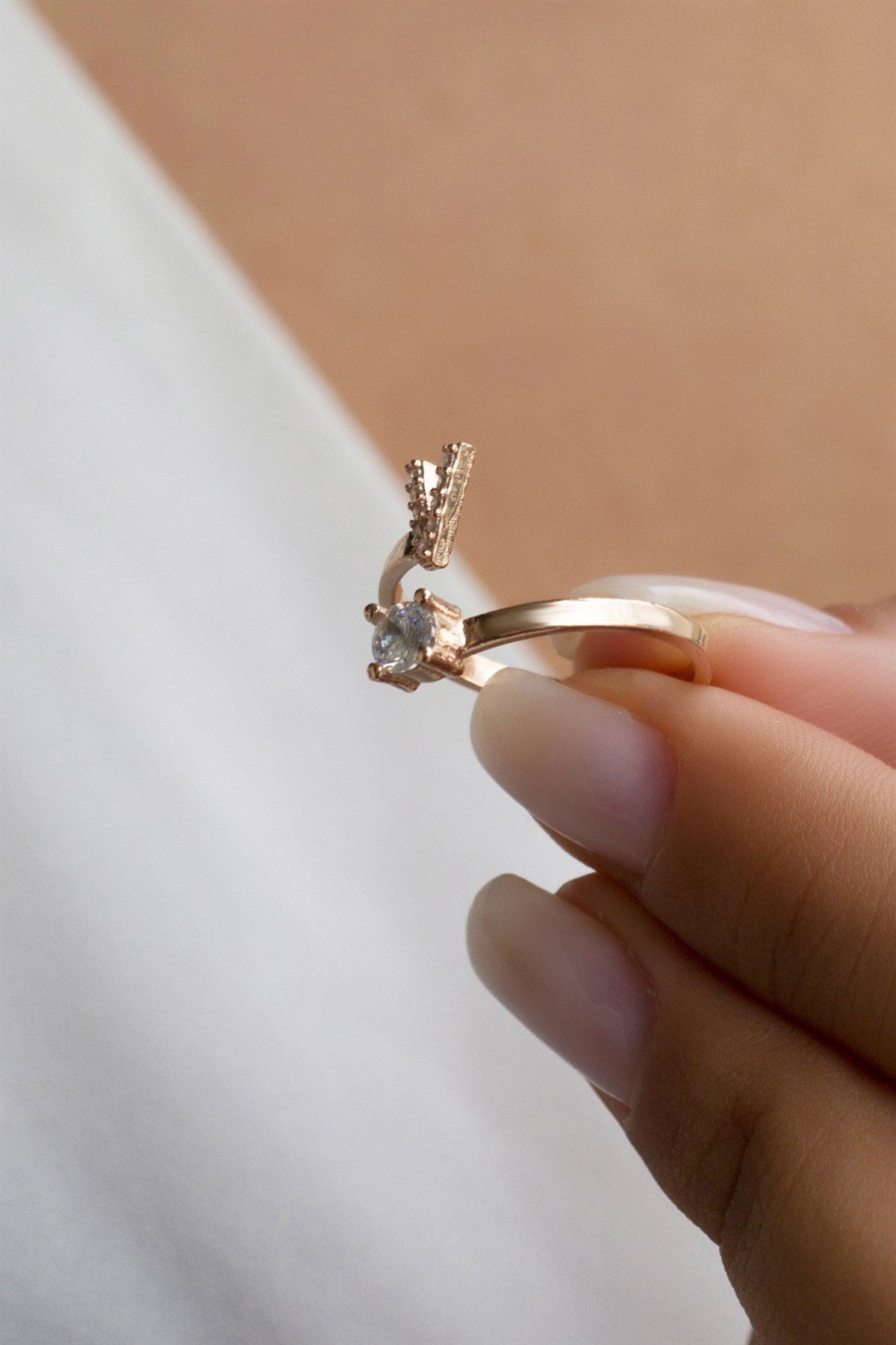Gümüş V Harfi Yüzük Lieza Jewelry yzg210027