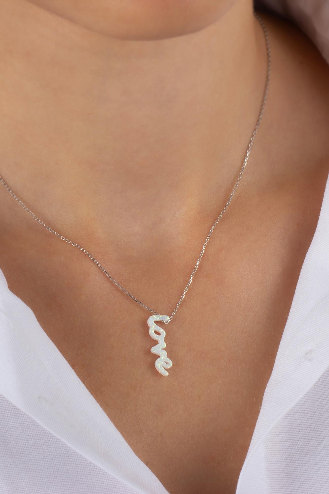 Kadın 925 Ayar Gümüş Opal Taşlı Love Kolye