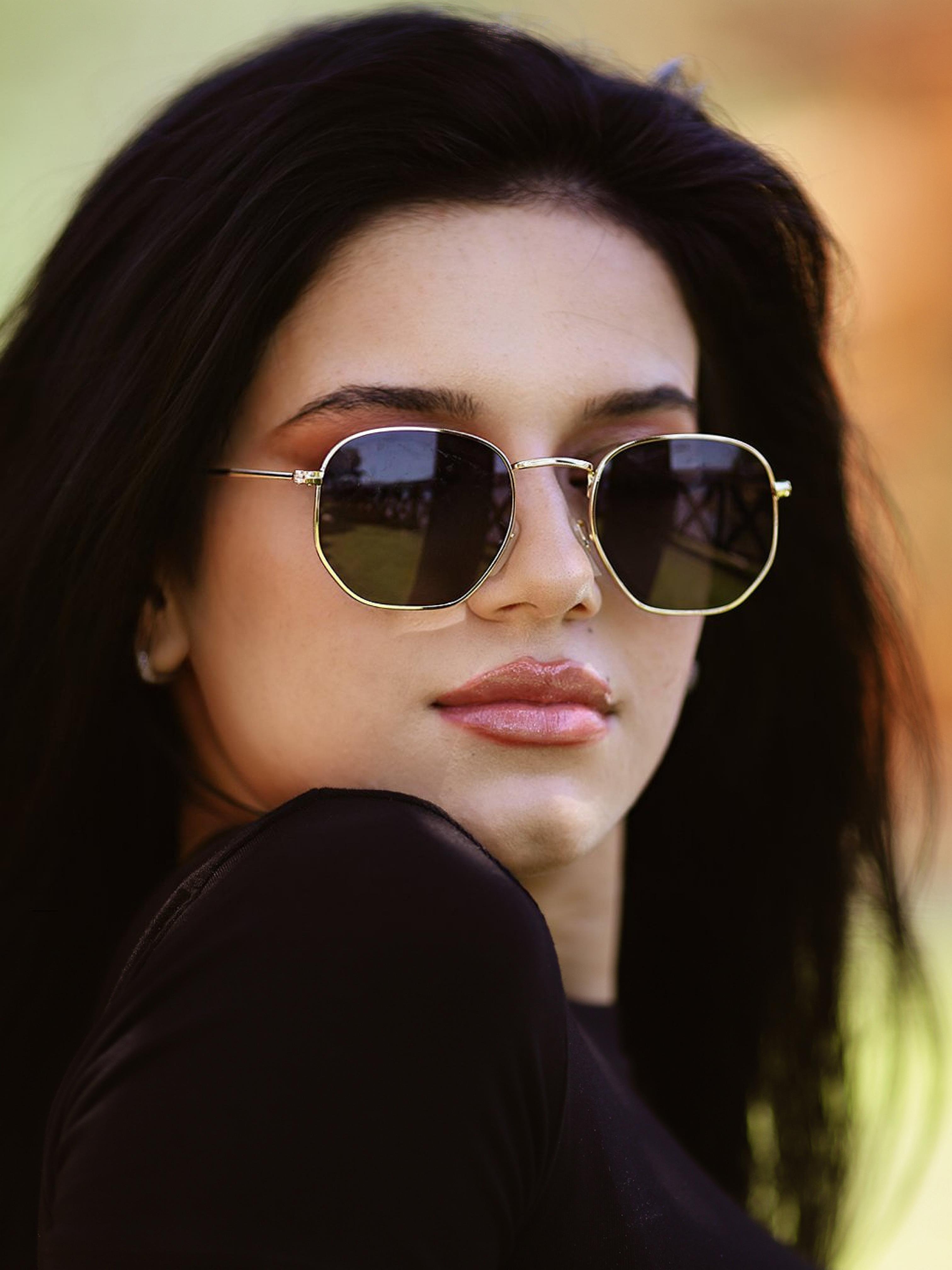 Beşgen Gold Çerçeve Siyah Polarize Cam Unisex Güneş Gözlüğü