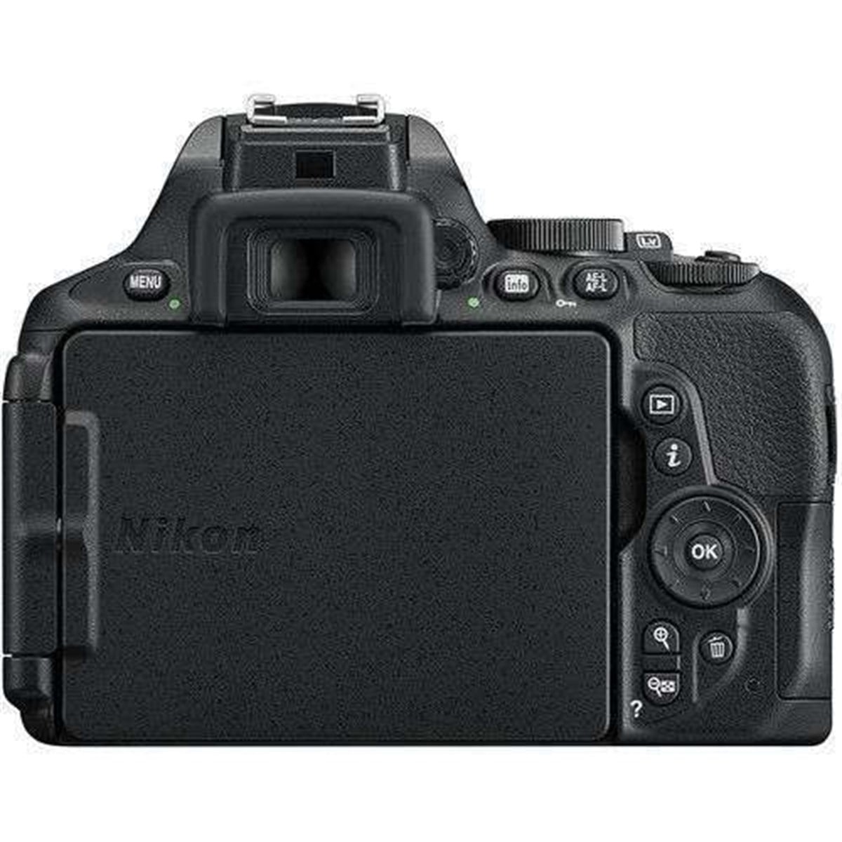 Nikon D5600 + 18-105mm VR Kit