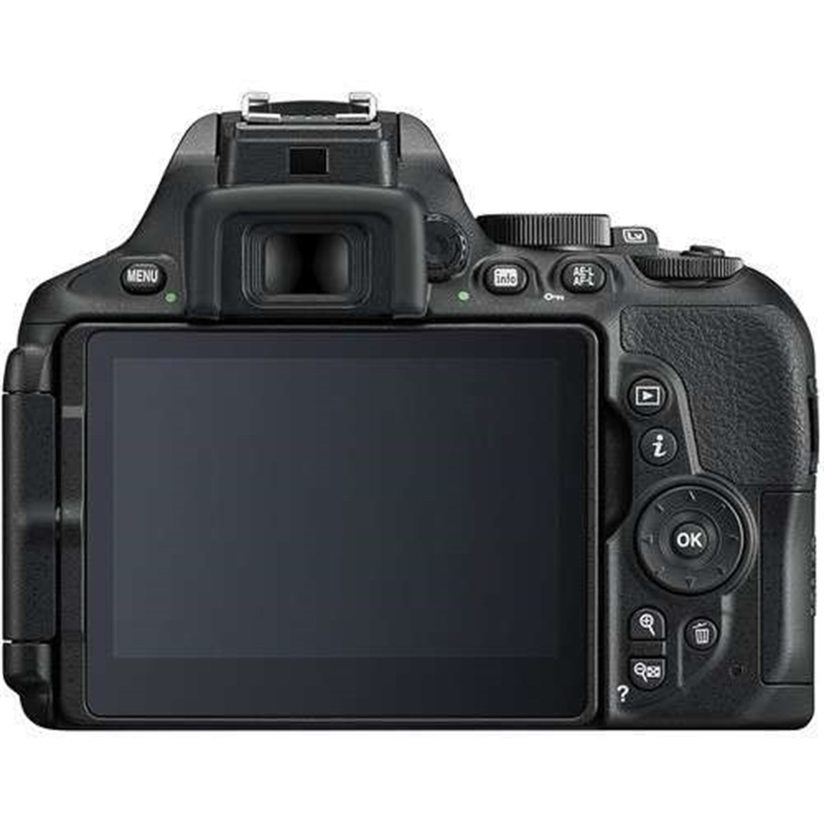 Nikon D5600 + 18-105mm VR Kit