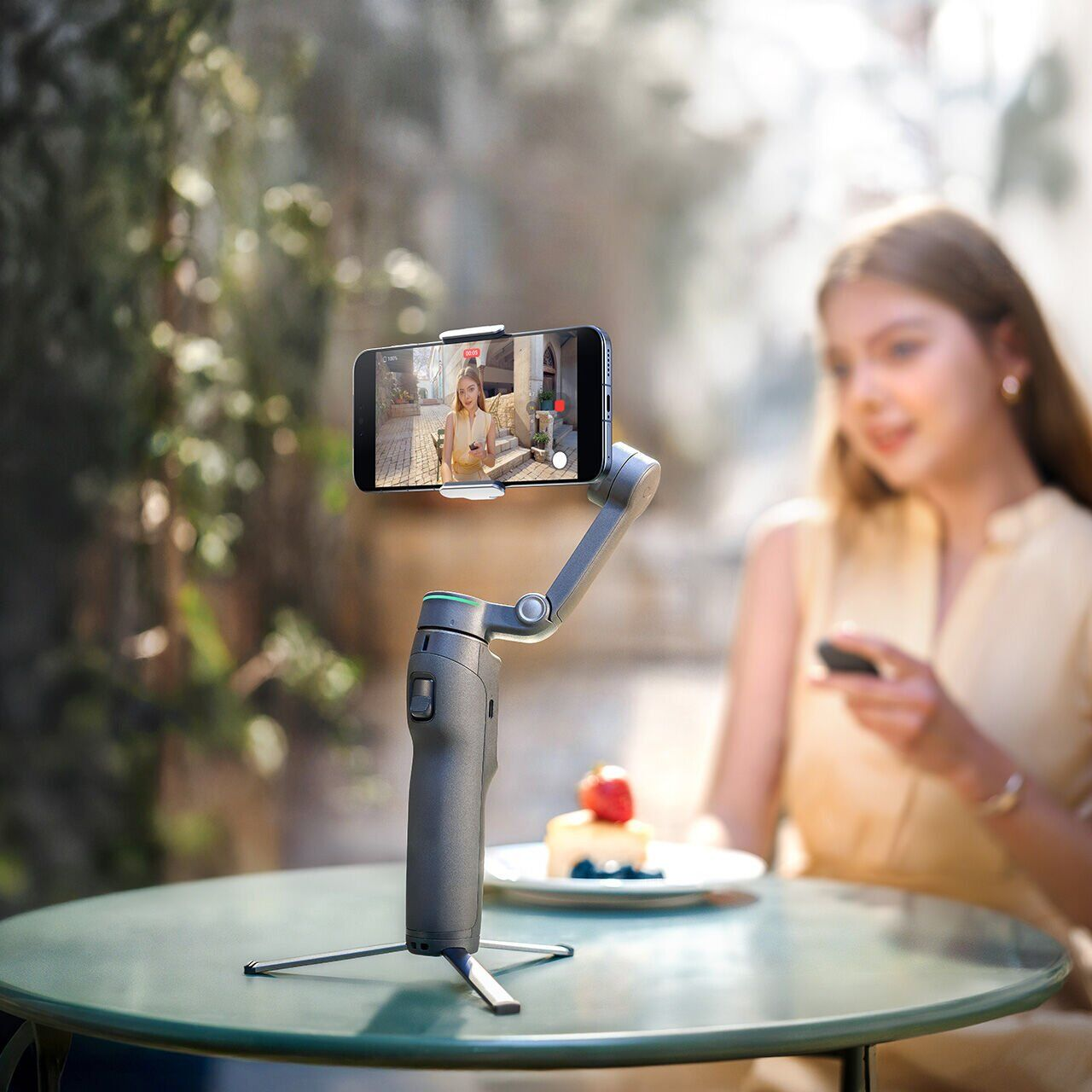 Osmo Mobile 8P Advanced Tracking Combo