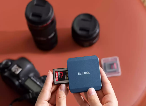 SanDisk MagSafe ile Uyumlu PRO-CINEMA CFexpress Type B Kart Kayıt Cihazı