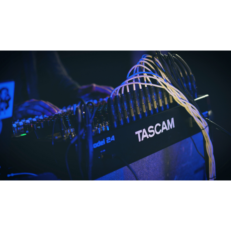 Tascam Model 24 22 Kanal Analog Mikser 24 Kanal Digital Kayıt Özellikli Mikser