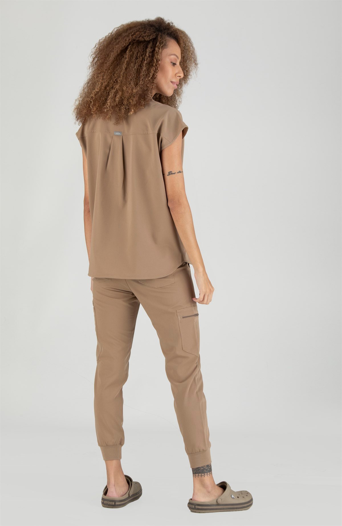 Elegante Vita Bej Kadın Scrubs Üst - Medikal Giyim Uniform