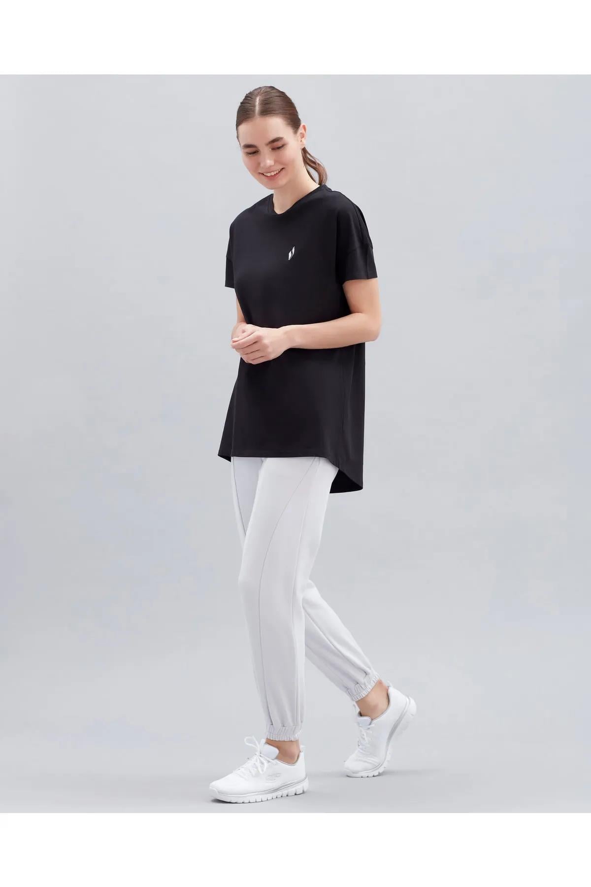 Skechers S221482-001 W Performance Tops Crew Neck Kadın Spor Tişört