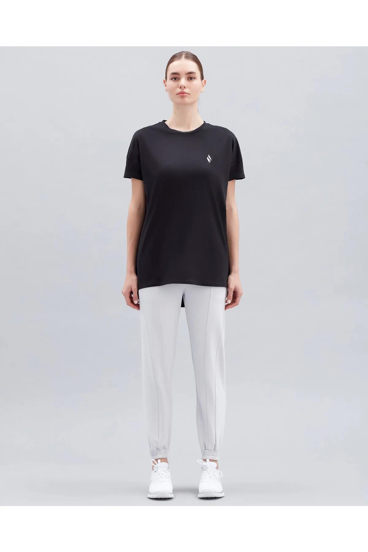 Skechers S221482-001 W Performance Tops Crew Neck Kadın Spor Tişört