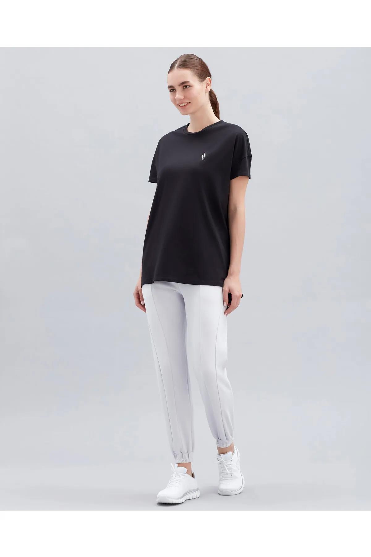 Skechers S221482-001 W Performance Tops Crew Neck Kadın Spor Tişört