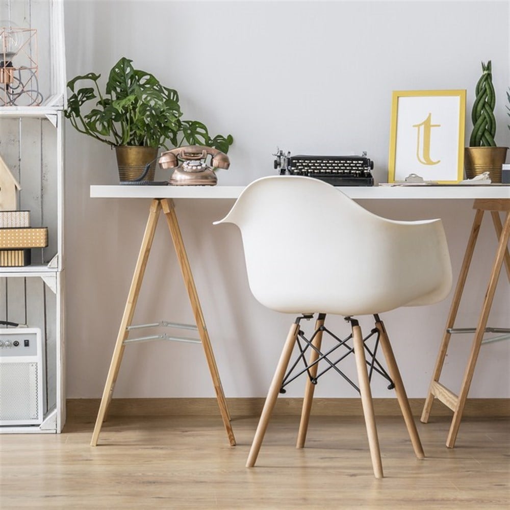 4 Adet Kolçaklı Beyaz Eames Sandalye