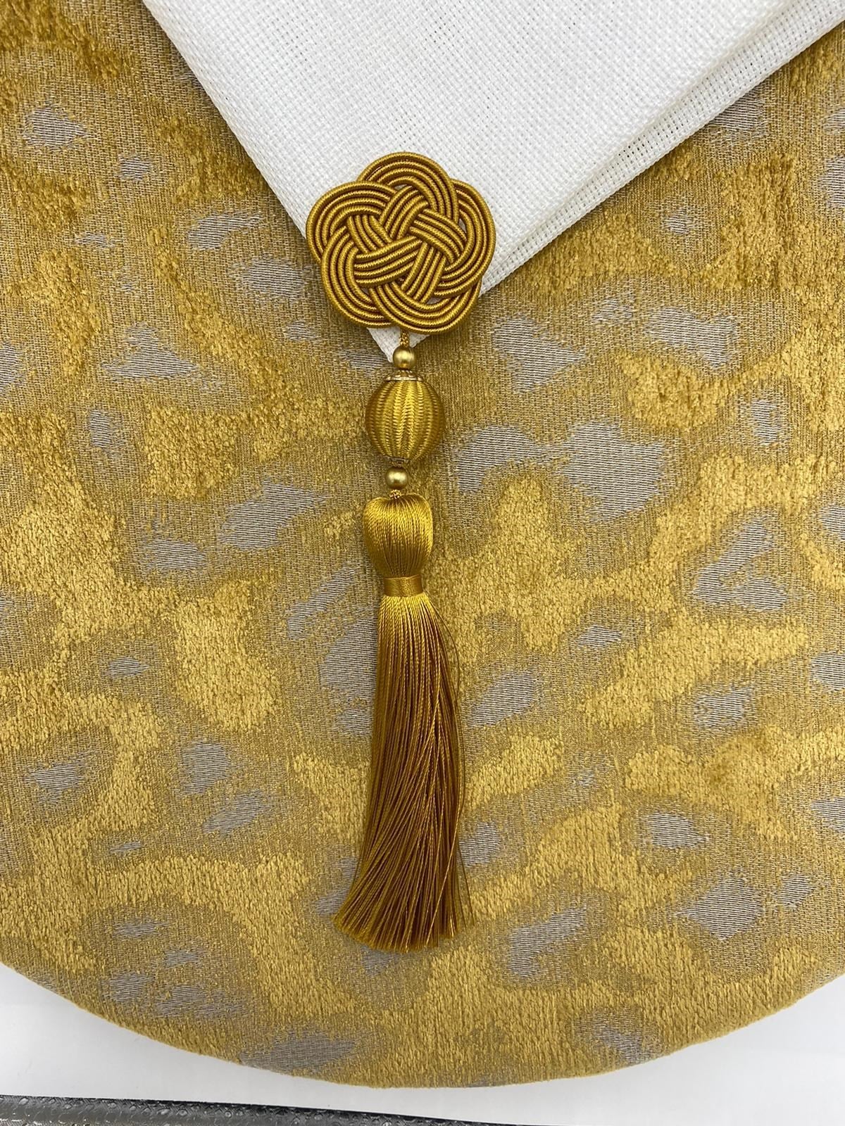 Broş Rozetli Püskül Gold Renk