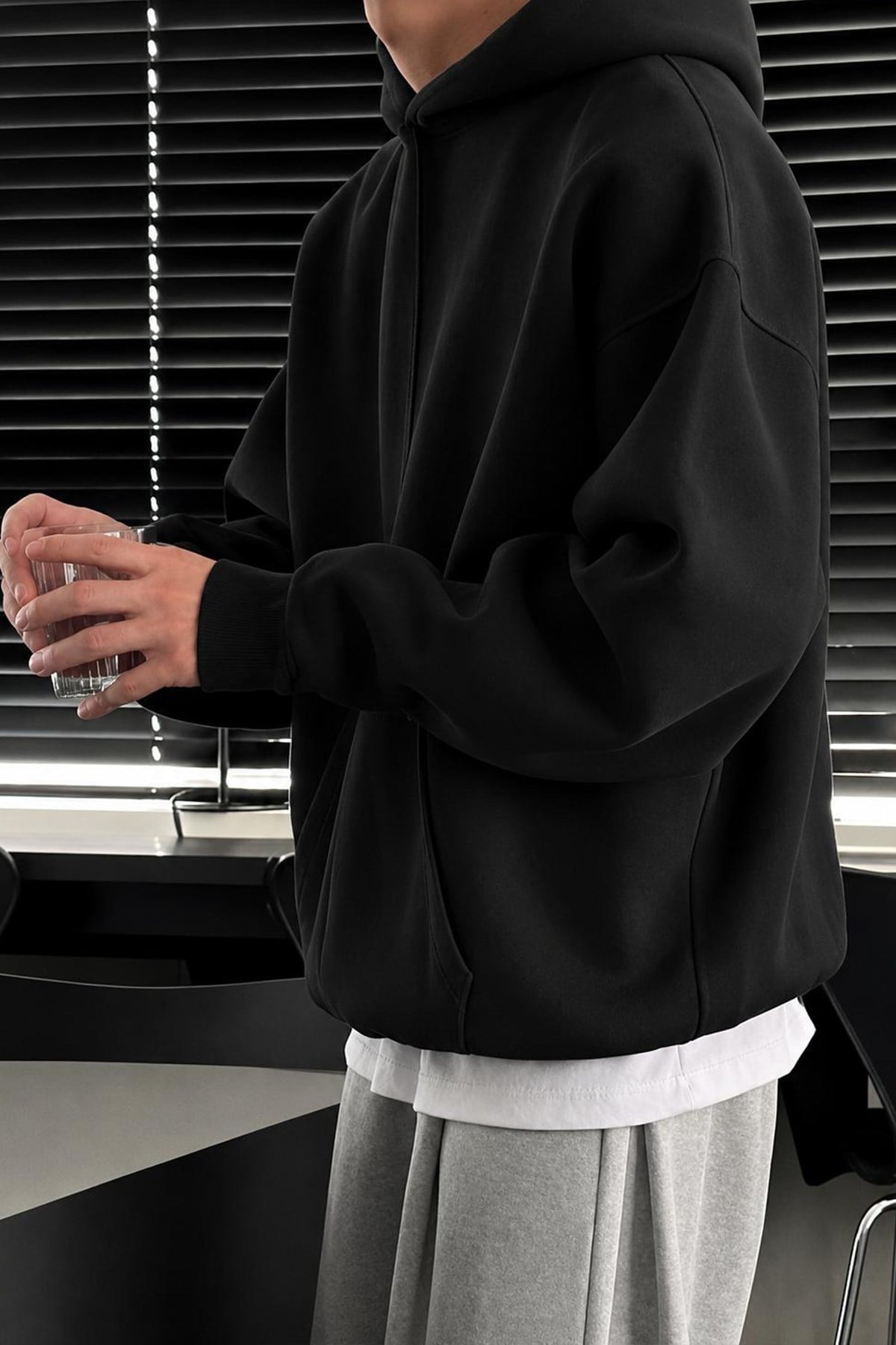 Ön Dikiş Detaylı Cepli Siyah Sweatsirt - www.northlondon.com.tr