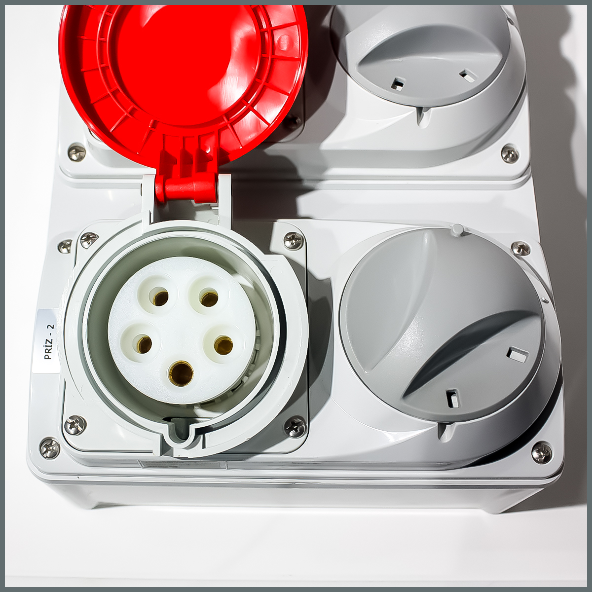 IP44 Kombinasyon Panosu  1 ad. 3x16A, 1ad. 5x32A Kilitli Priz