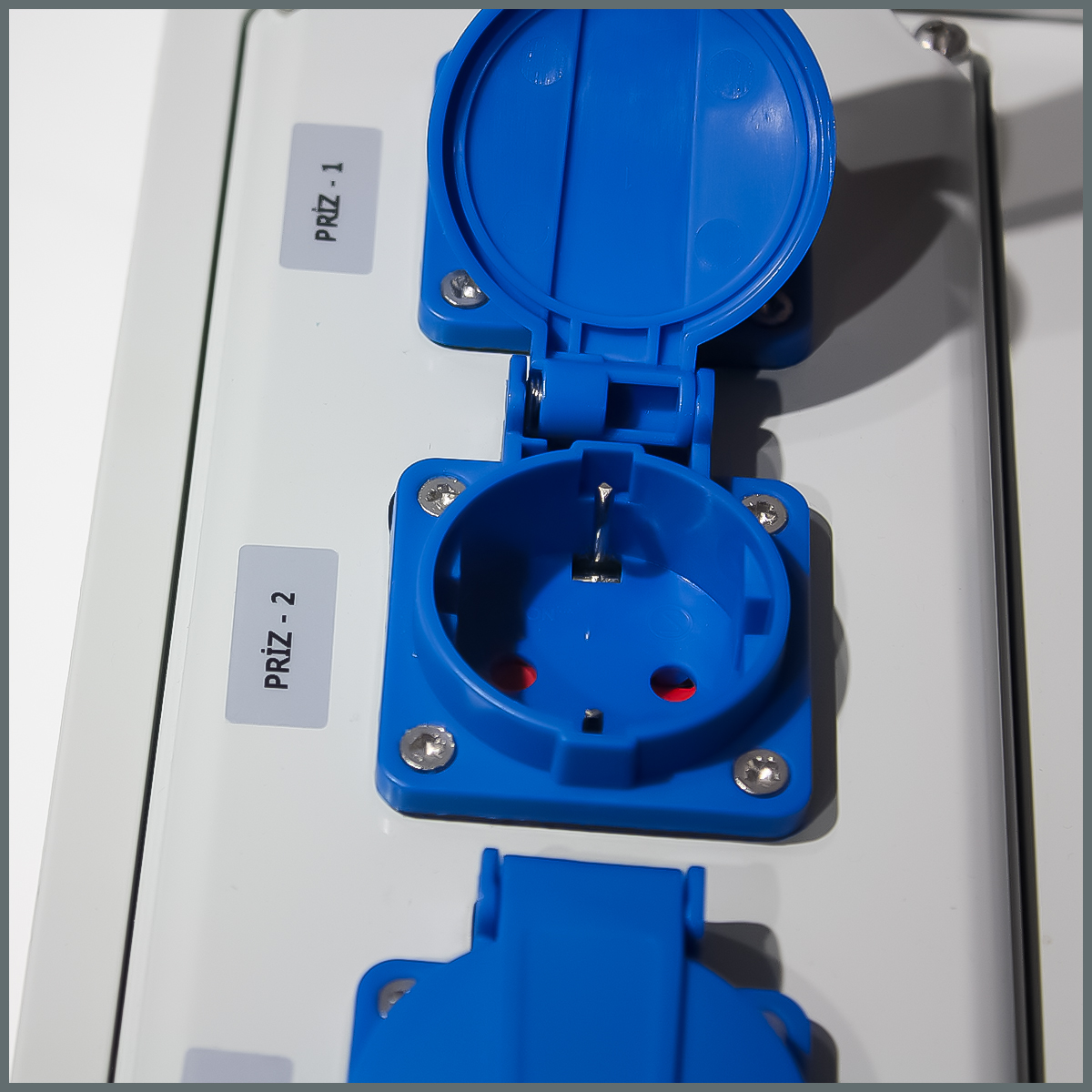 IP44 Kombinasyon Panosu 3ad. 3x16, 1ad. 5x32, 3ad. Schuko Priz