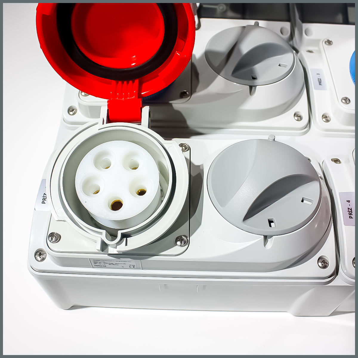 IP55 Kombinasyon Panosu 2ad. 3x16A, 2ad. 5x32A Klitli Priz