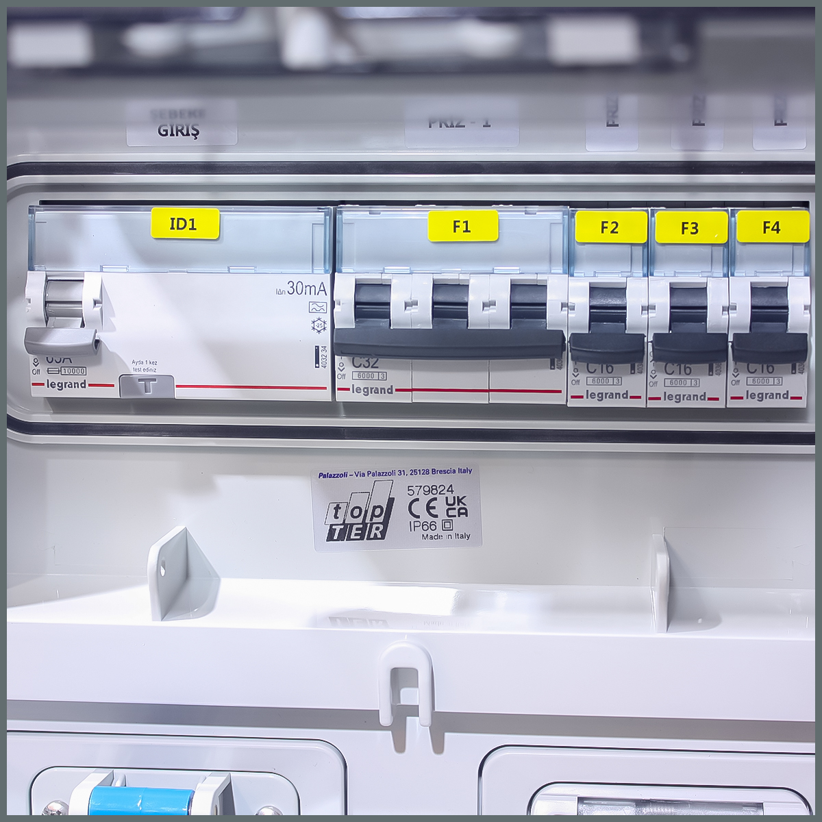 IP66 Kombinasyon Panosu  1 ad 3x16A, 1 ad 5x32A, 2 ad Schuko Priz