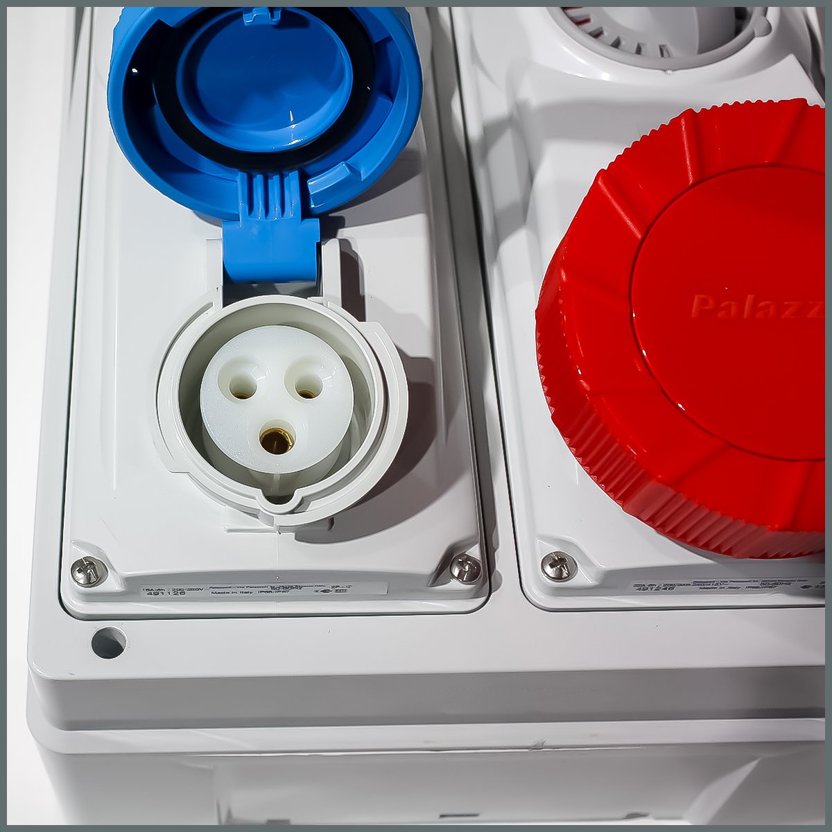 IP66 Kombinasyon Panosu 1ad. 3x16A, 1ad. 5x32A Kilitli Priz