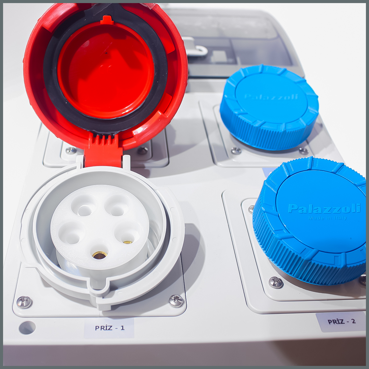 IP66 Kombinasyon Panosu 3 ad 3x16A, 1 ad 5x32A