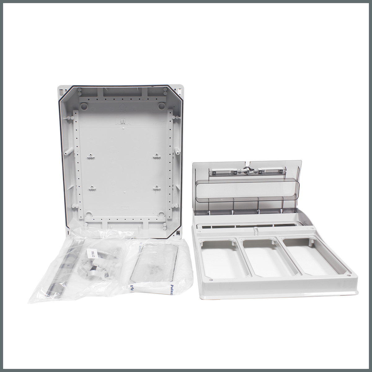 Kilitli Prizler (Dikey)Palazzoli TopTER Dağıtım Panosu (IP66) 16 Modül 3 Kilitli Priz için / Şeffaf Penc. (Dikey)