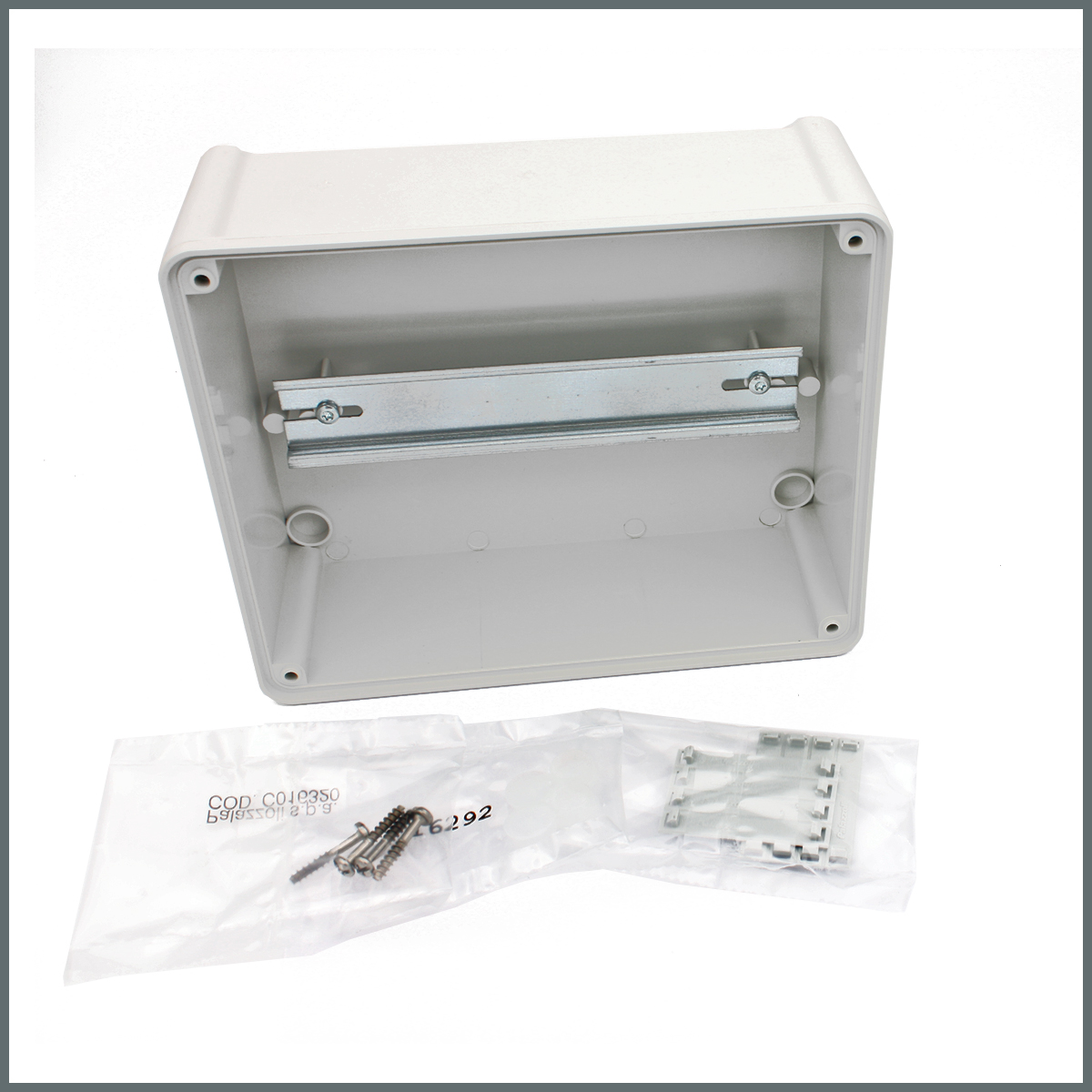 Konum GöstergeleriPalazzoli Prima Serisi Sigorta Kutusu (IP55) 9 Modül Şeffaf Pencereli