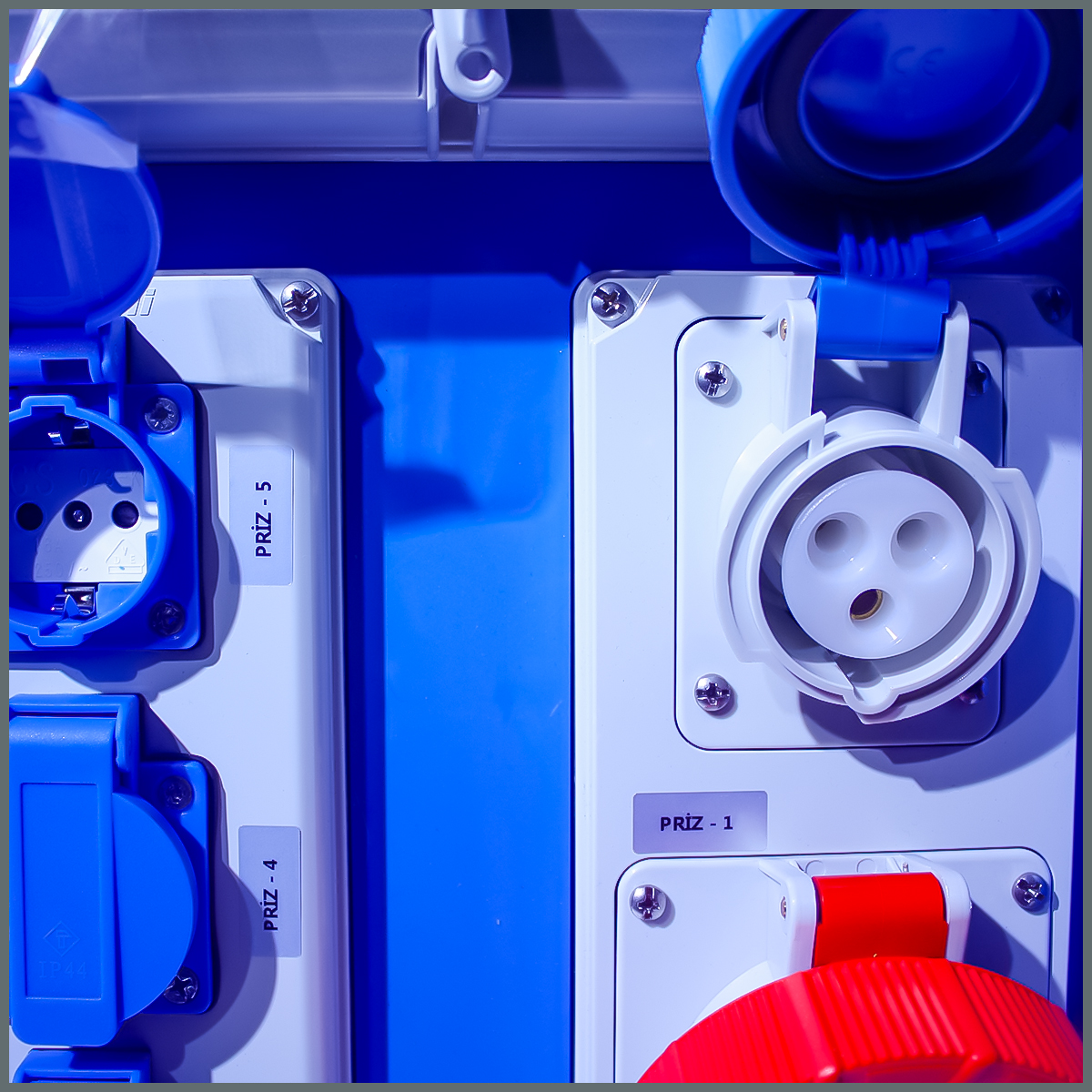 Novsen IP54 Kombinasyon Panosu 6 ad. Schuko 16A, 2 ad. 3x16A, 2 ad. 5x32A