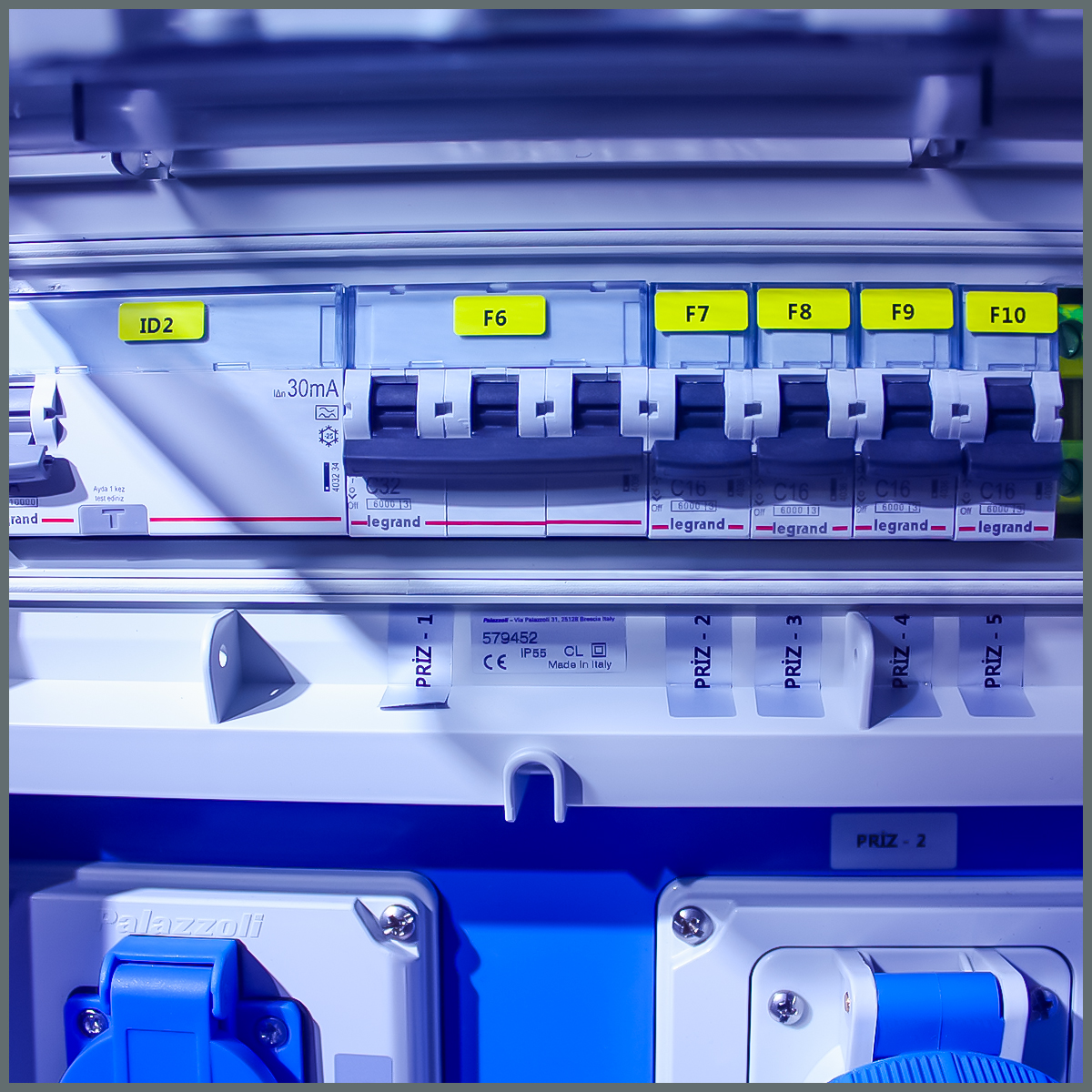 Novsen IP54 Kombinasyon Panosu 6 ad. Schuko 16A, 2 ad. 3x16A, 2 ad. 5x32A