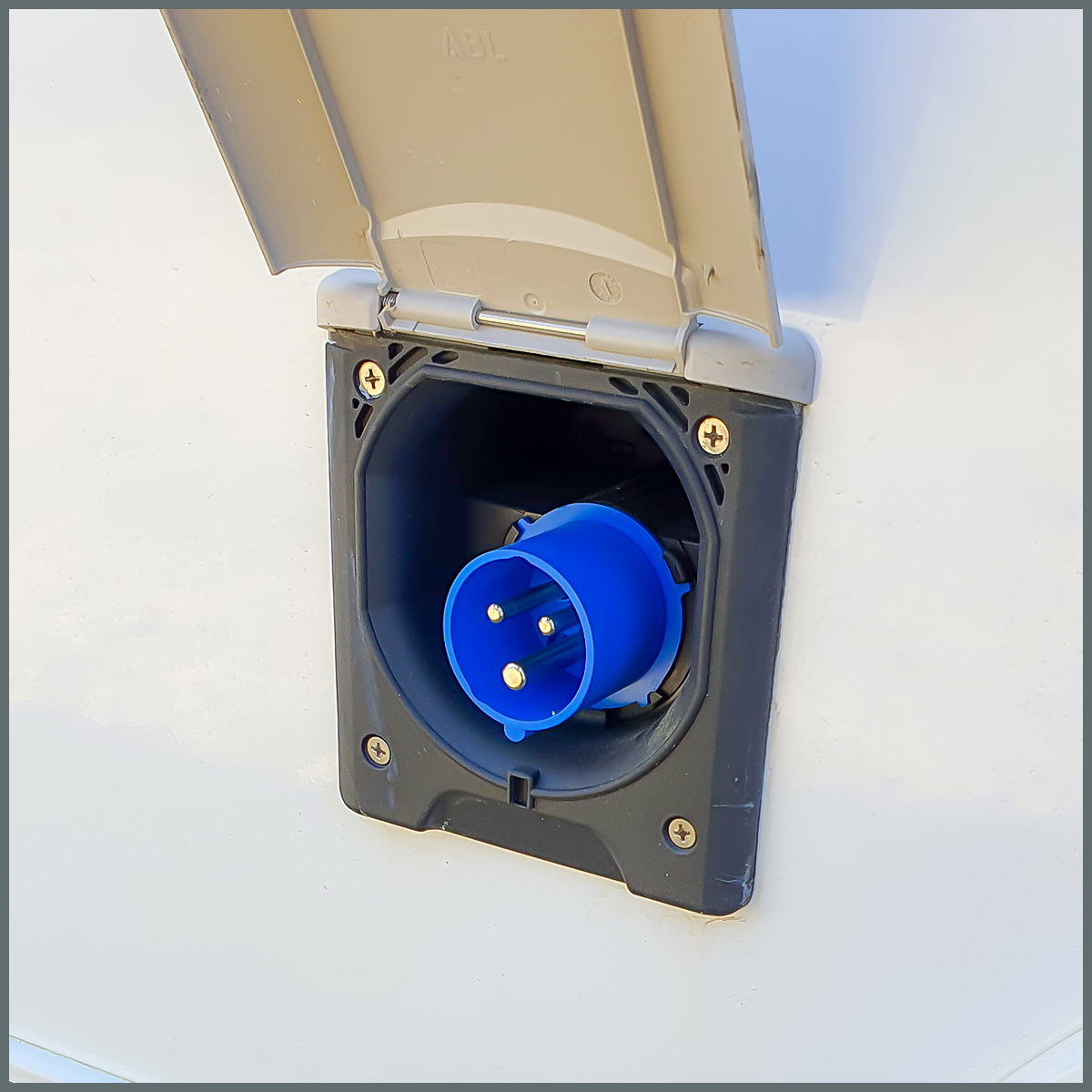 Tekne ve Karavan Besleme öncesi Ara Priz 2'li IP66 1m. PUR Kablolu