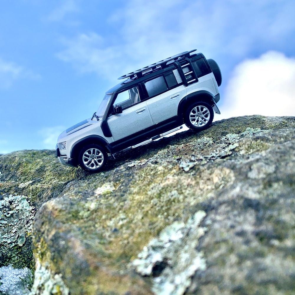 DEFENDER MODEL ARAÇ