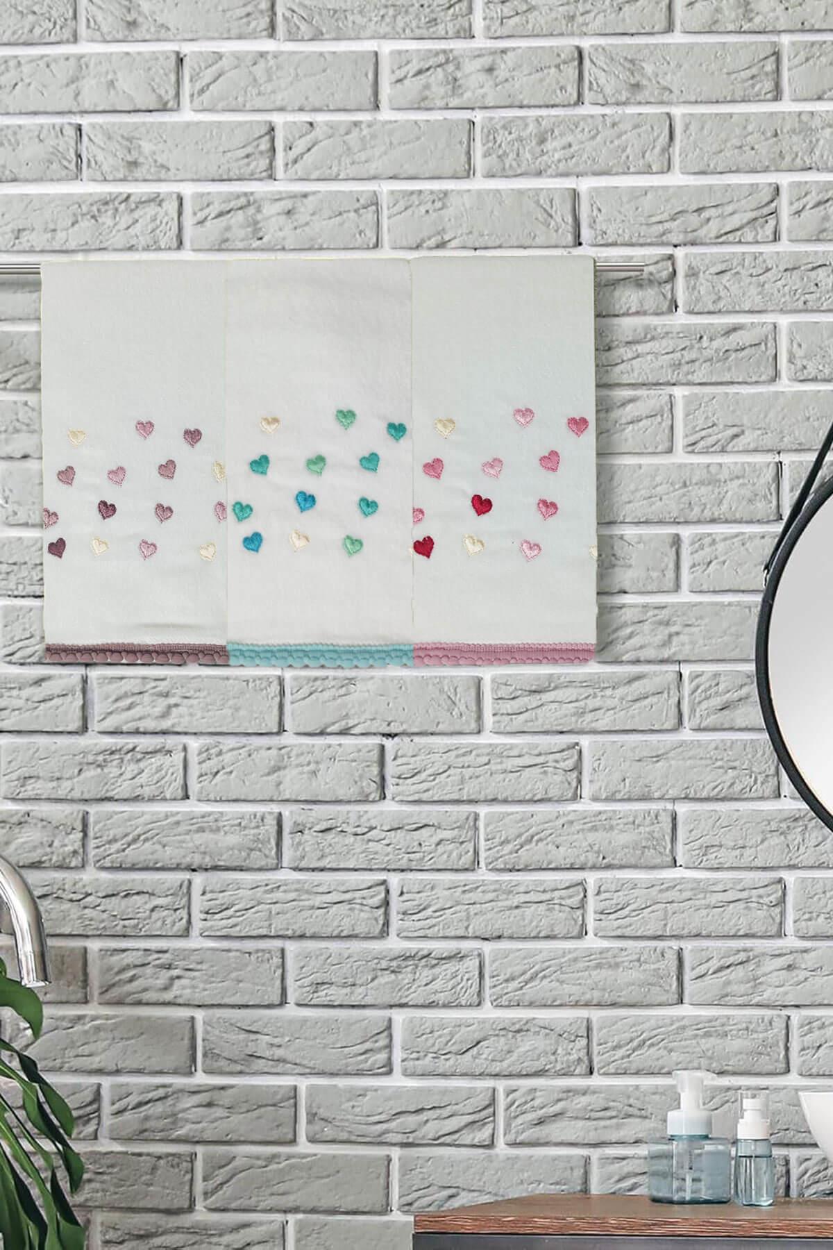 3 Lü Renkli Kalpli Su Taşı Kenar İşlemeli Havlu Seti 50X90 Cm