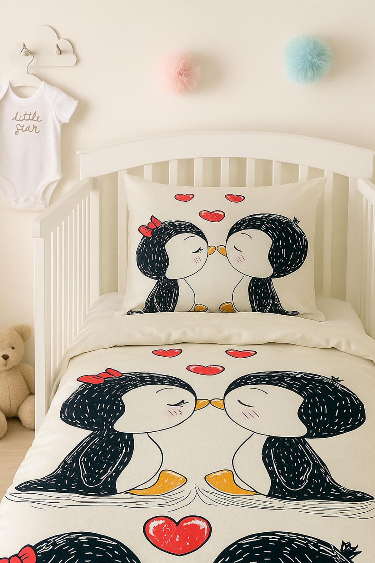 Yenidoğan Kız Bebek Nevresim Takımı 3D Pamuklu Penguen