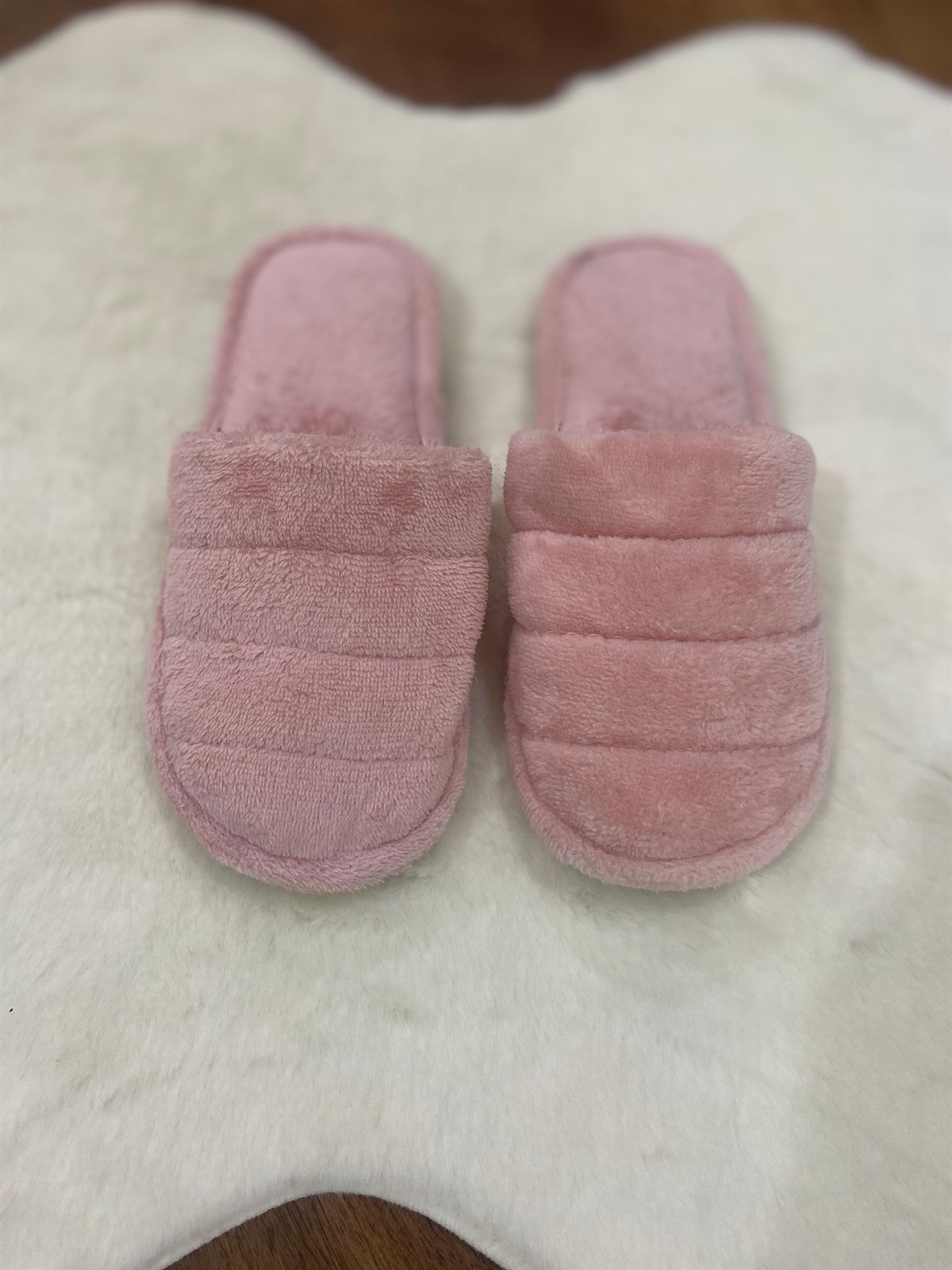 Kadın Ev Terliği Burnu Kapalı Peluş Pembe