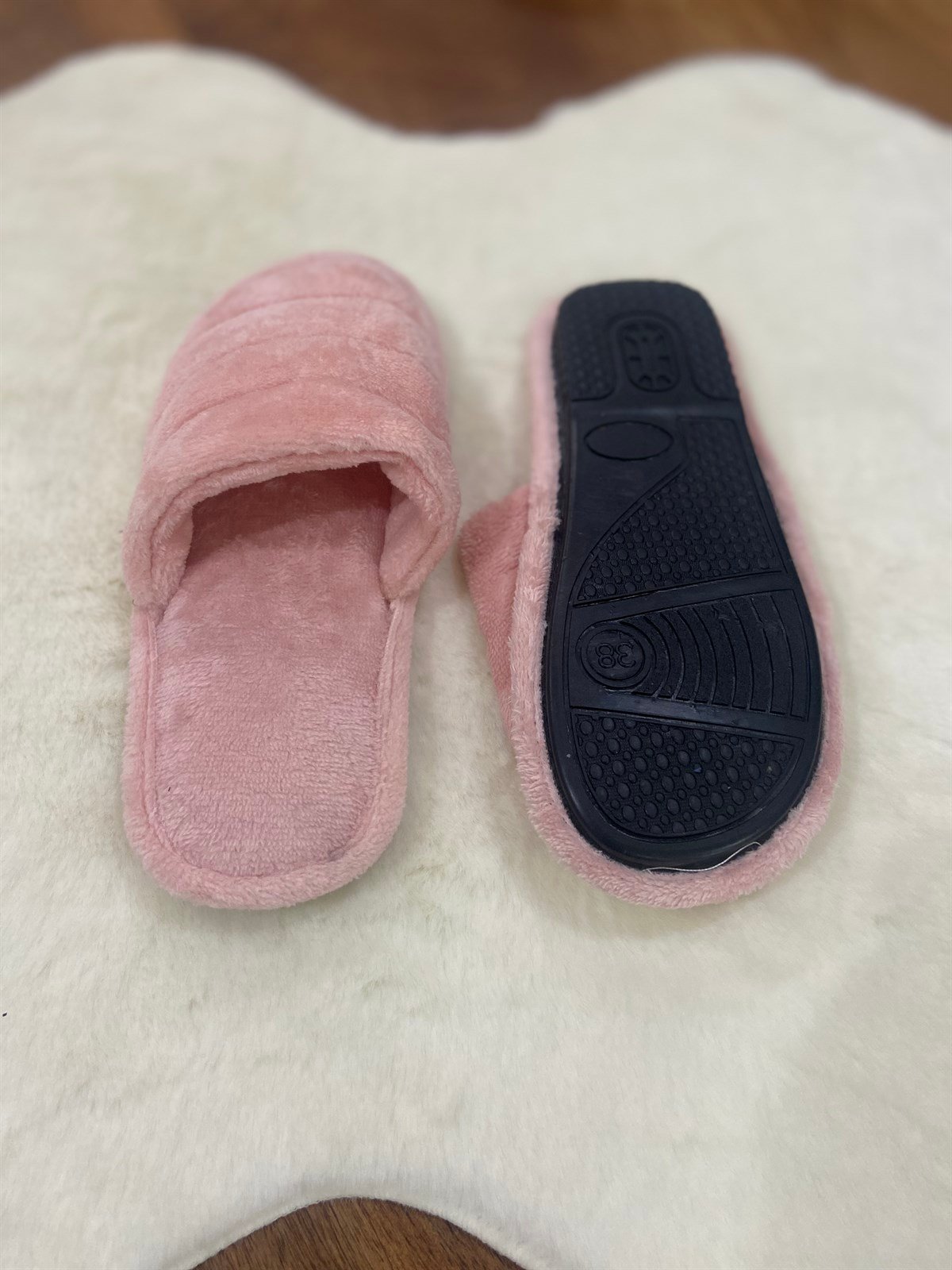 Kadın Ev Terliği Burnu Kapalı Peluş Pembe