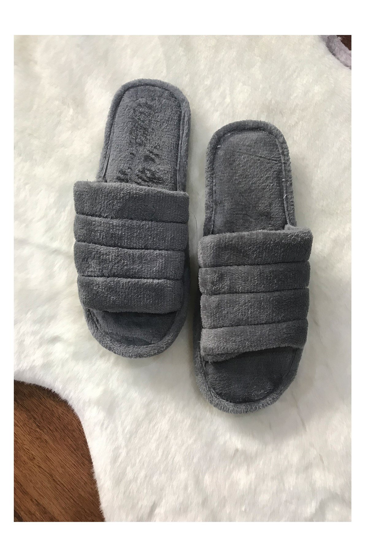 Kadın Ev Terliği Gri Peluş