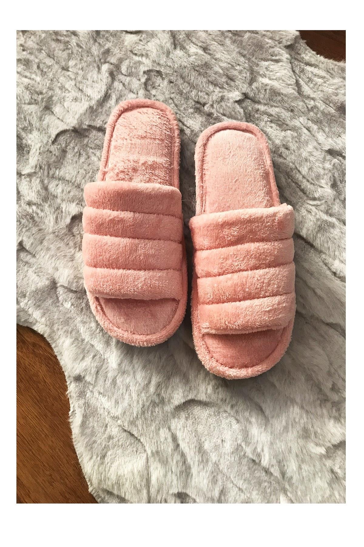 Kadın Ev Terliği Pembe Peluş 