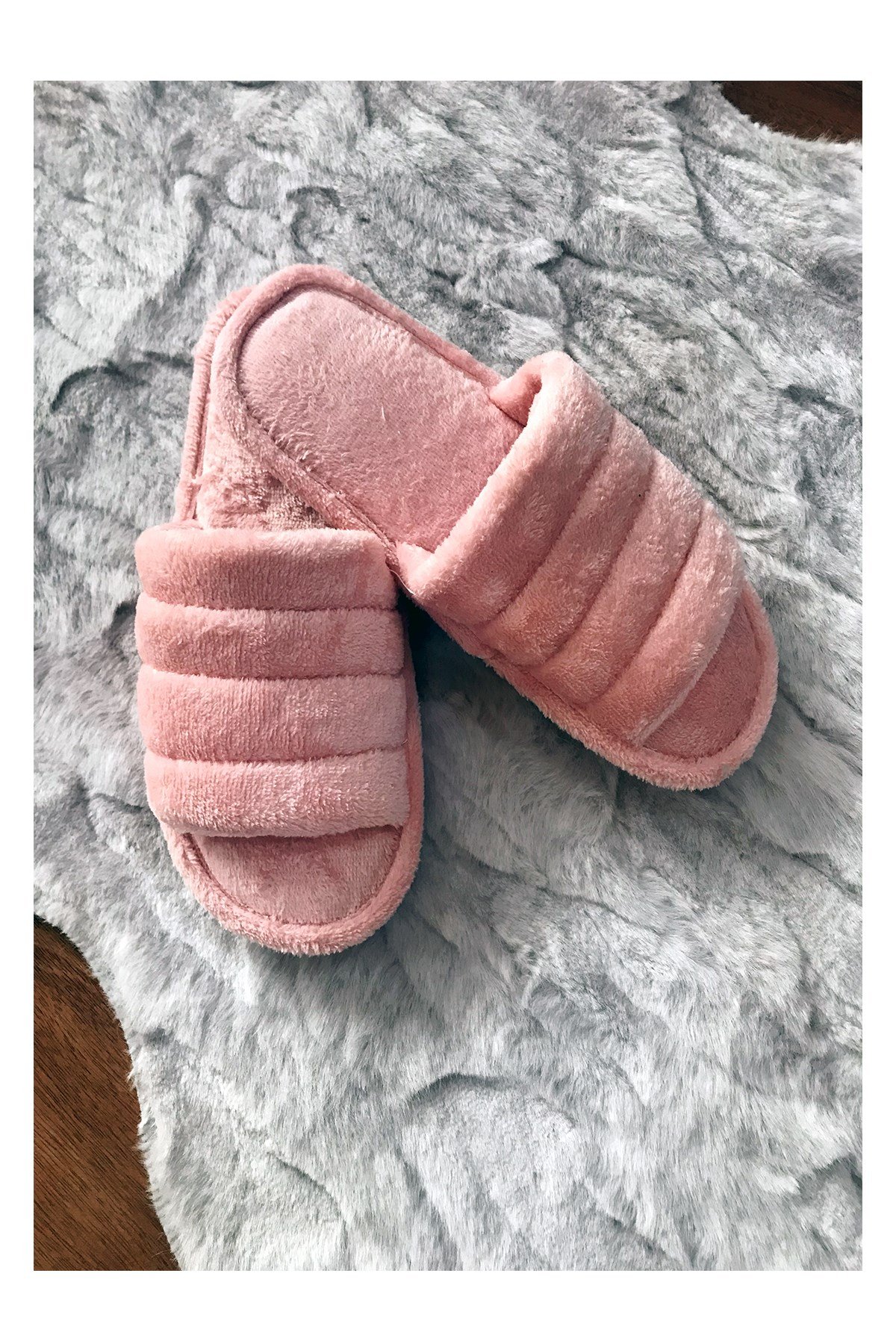 Kadın Ev Terliği Pembe Peluş 