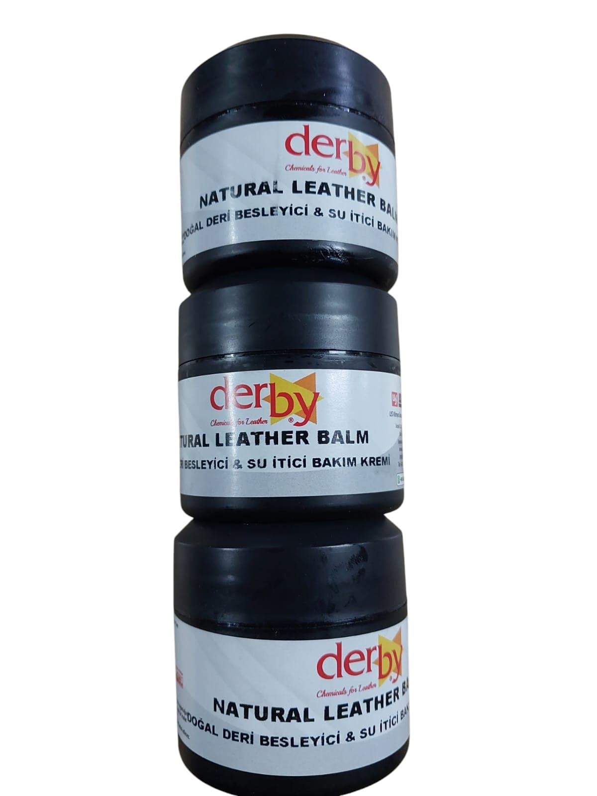 Deri MalzemeDerby Natural Leather  Tamamen doğal bileşenler ile form Tamamen doğal bileşenler ile formüle edilmiş bakım, temizleme, yumşatma, güçlendirme sağlarken mükemmel su itme sağlayan, deri bakım waxıdır. Deri ürünlerinizin uzun yıllar kullanımını garanti eder.DERBY NATUREL DERİ BAKIM KREMİ (WAX)