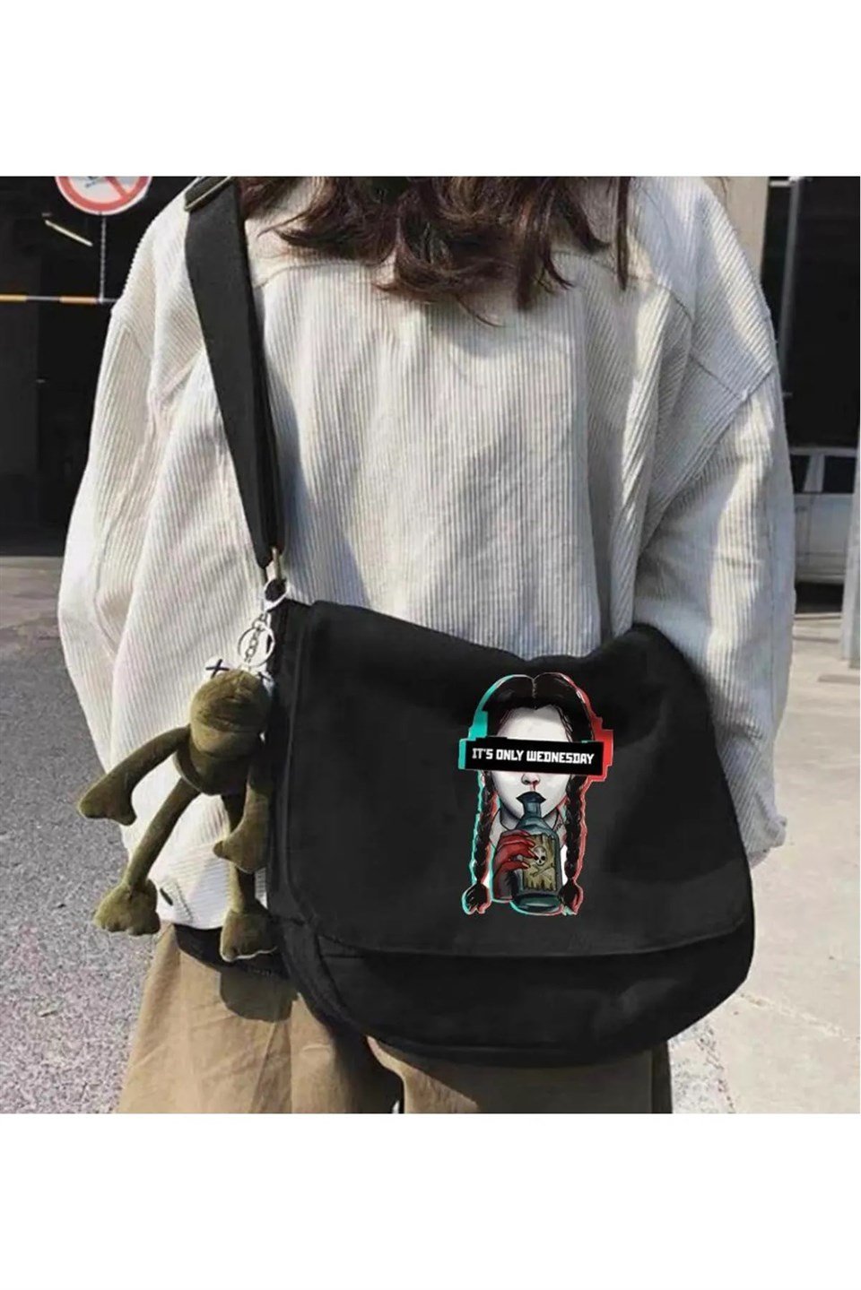  Its Only Wednesday Postacı Çanta Onlyyy Unisex Siyah Postacı Çantası