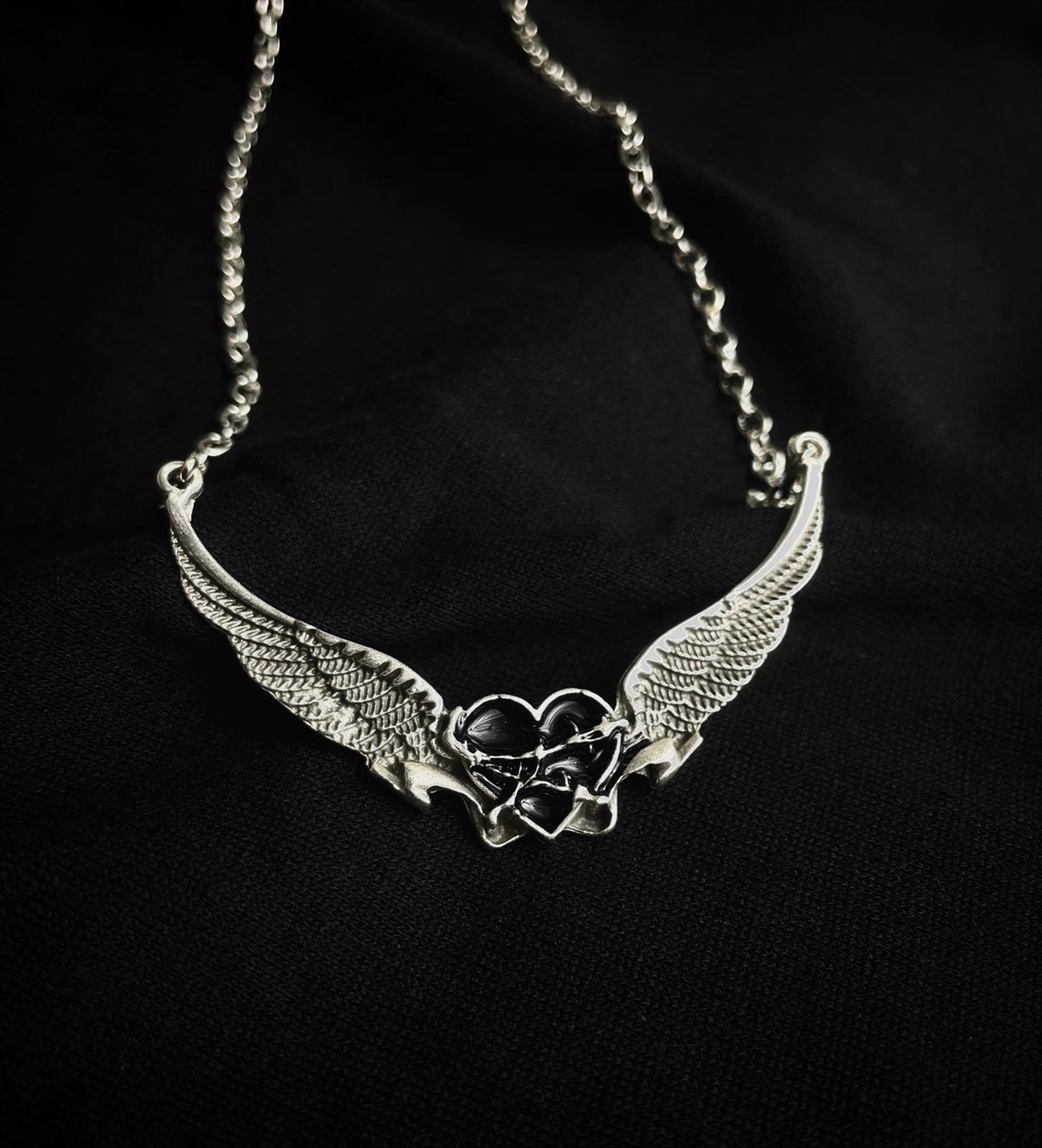 Angel Wings Black Heart Tasarım Kolye